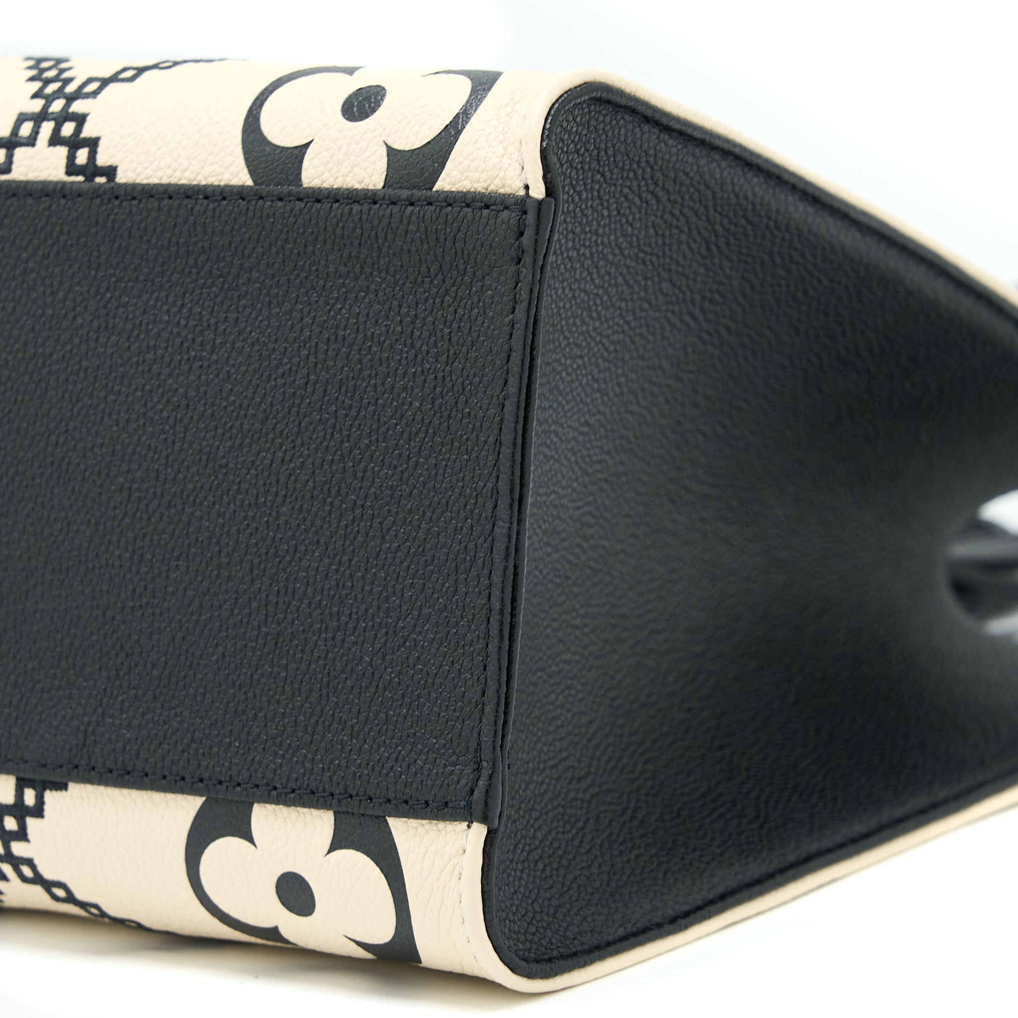 LOUIS VUITTON ONTHEGO MM EMPREINTE CREAM/ BLACK GHW (NEW VERSION)