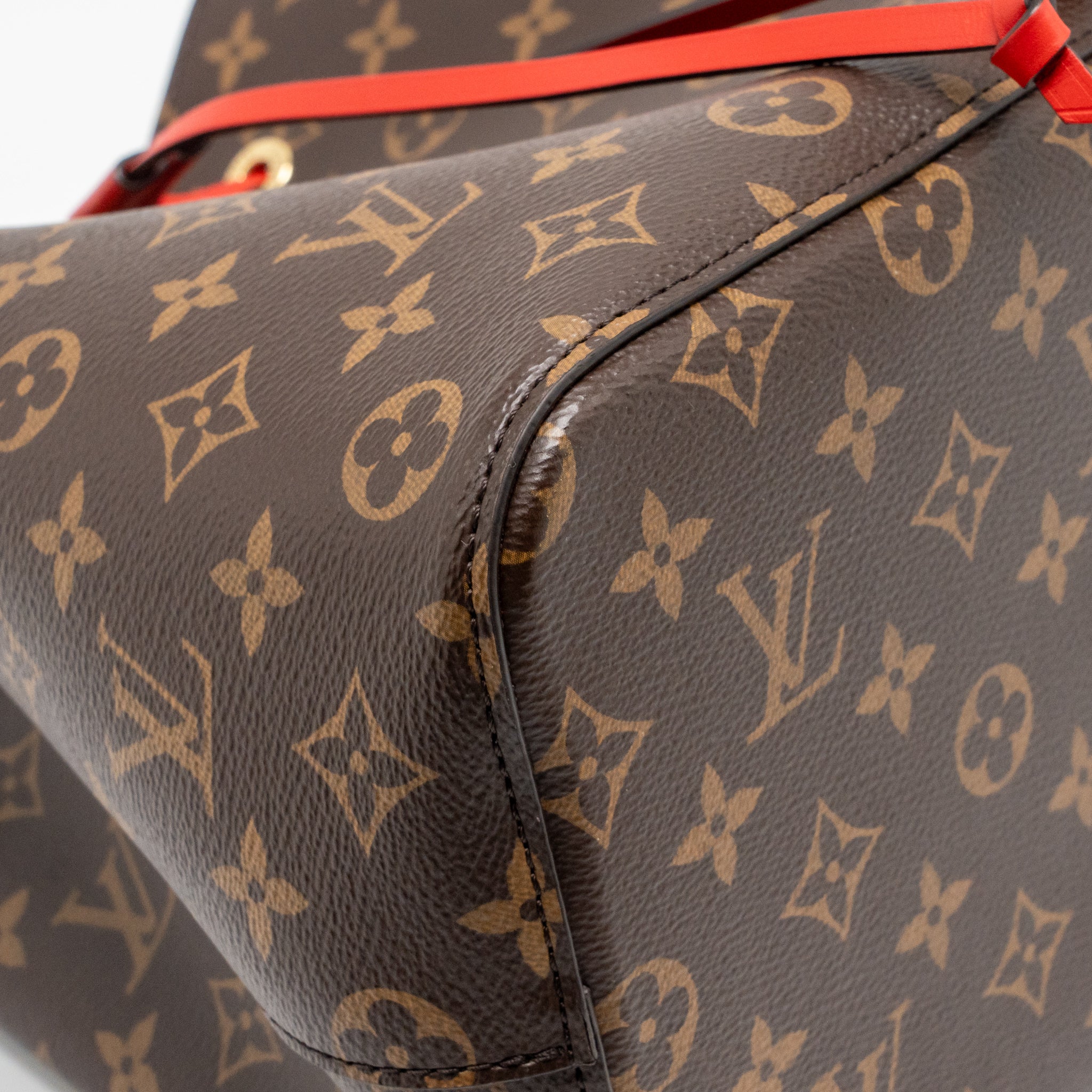 LOUIS VUITTON NEO NOE MONOGRAM CANVAS RED GHW