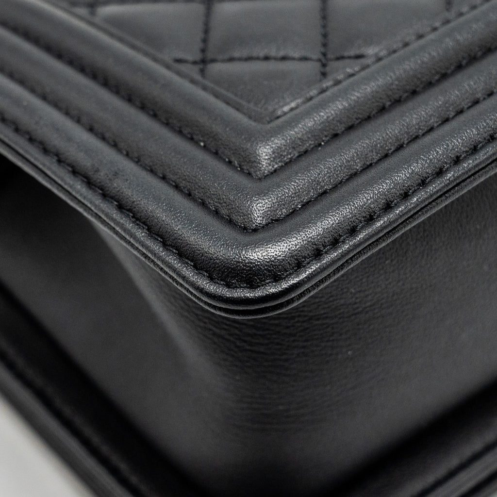 CHANEL SMALL BOY BAG CALFSKIN BLACK GHW (MICROCHIP)