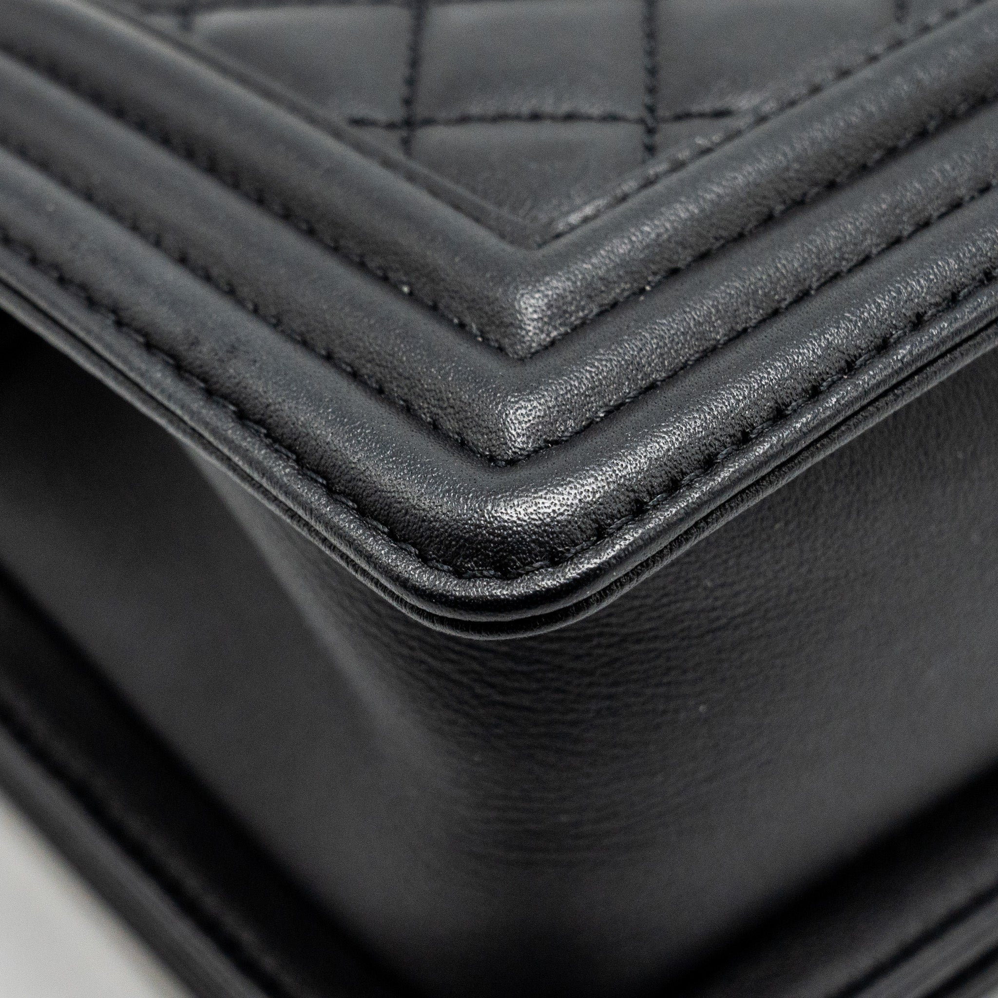 CHANEL SMALL BOY BAG CALFSKIN BLACK GHW (MICROCHIP)