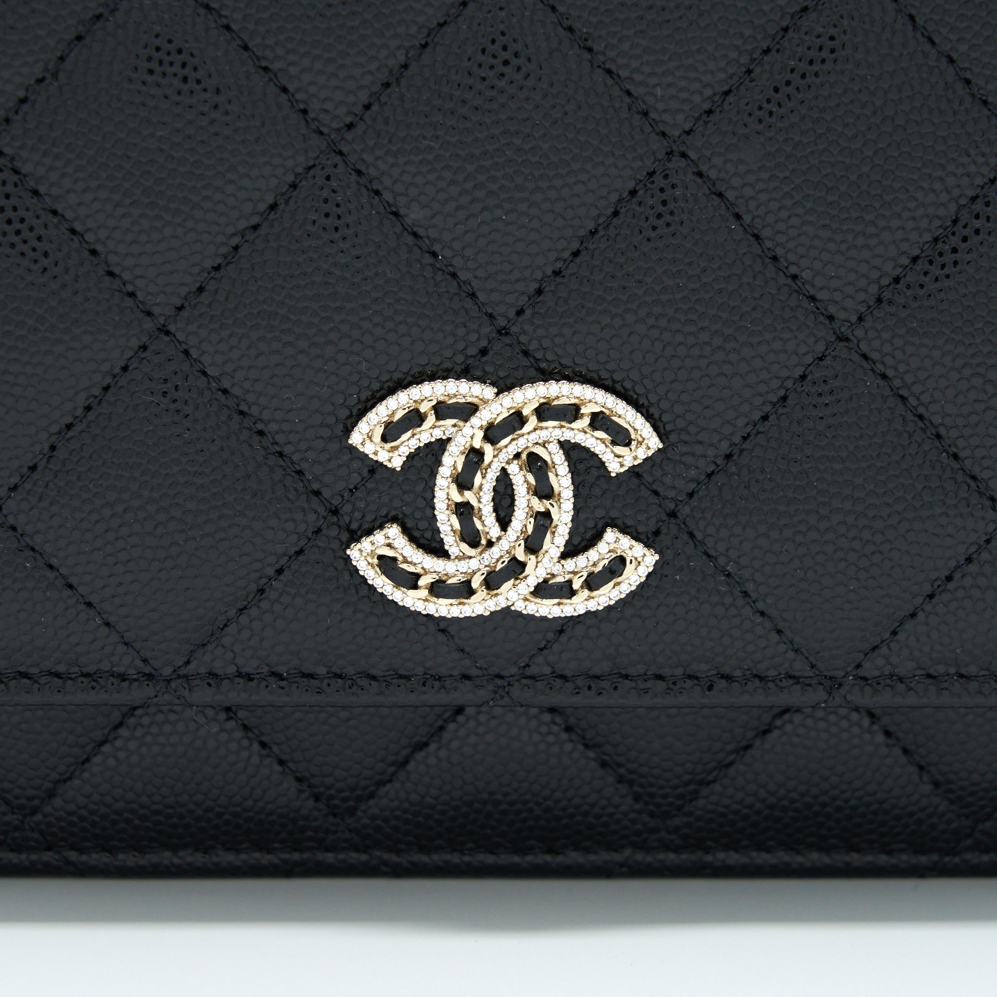 CHANEL 22S DETAILED CC LOGO WALLET ON CHAIN CAVIAR BLACK LGHW (MICROCHIP)