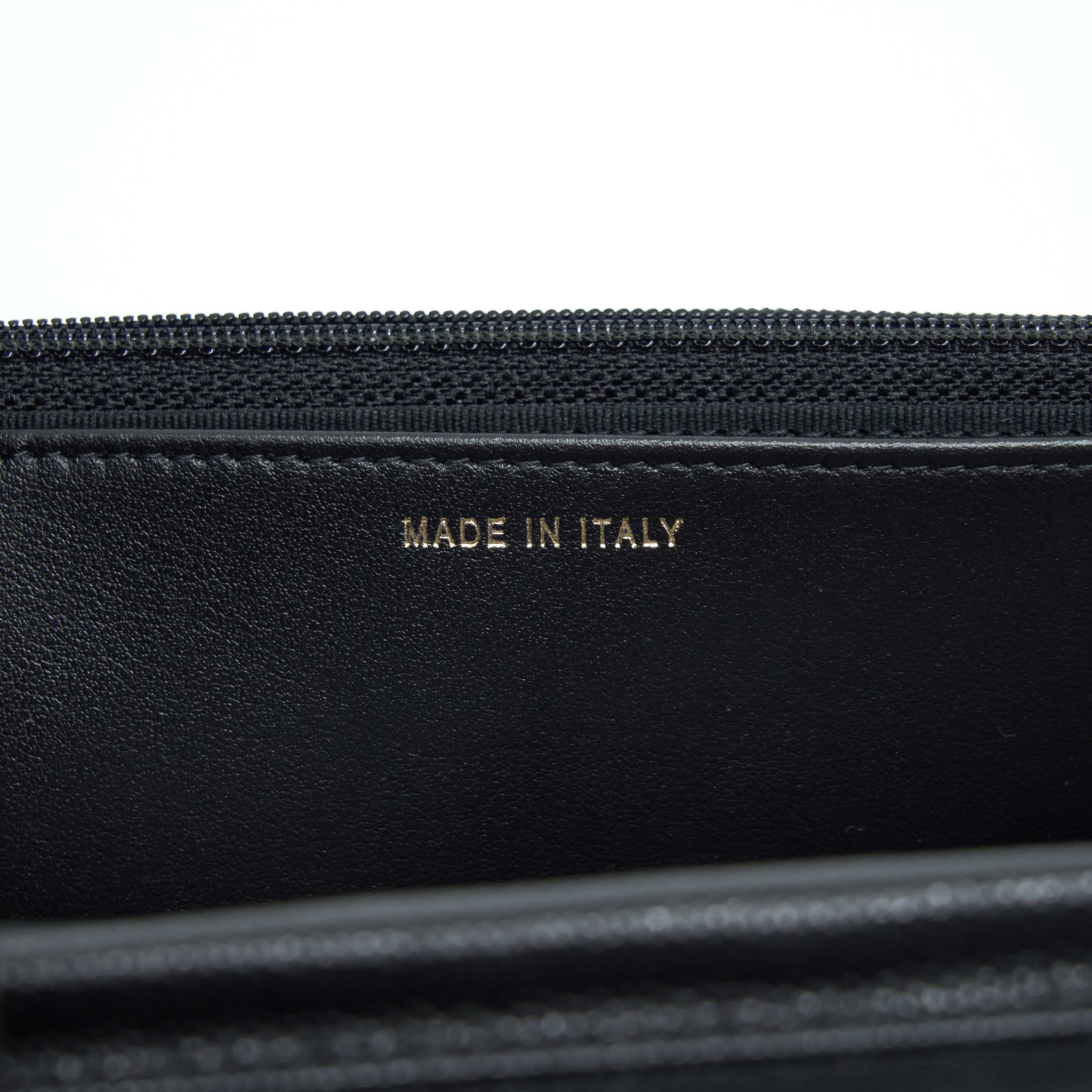 CHANEL 22S DETAILED CC LOGO WALLET ON CHAIN CAVIAR BLACK LGHW (MICROCHIP)