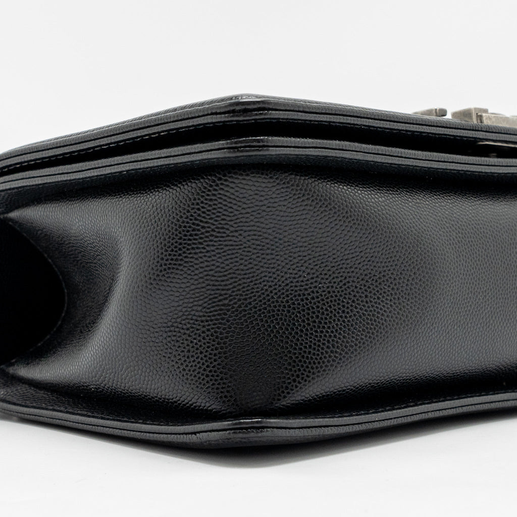 CHANEL MEDIUM BOY BAG CAVIAR BLACK SHW (MICROCHIP)