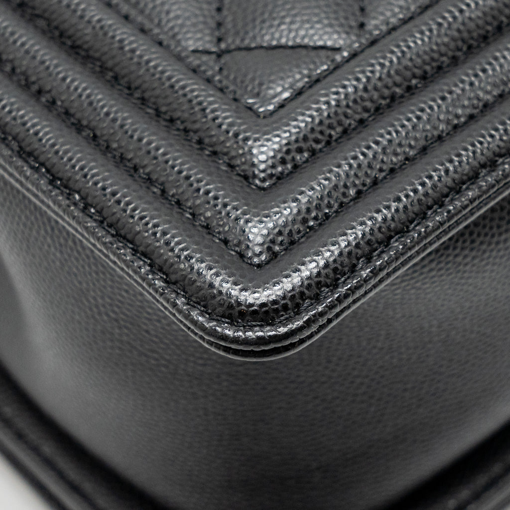 CHANEL MEDIUM BOY BAG CAVIAR BLACK SHW (MICROCHIP)