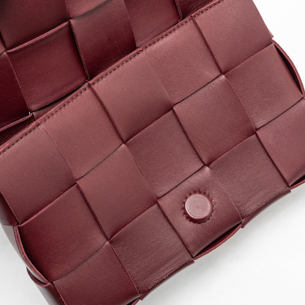 BOTTEGA VENETA CLASSIC CASSETTE BAG LAMBSKIN BURGUNDY GHW