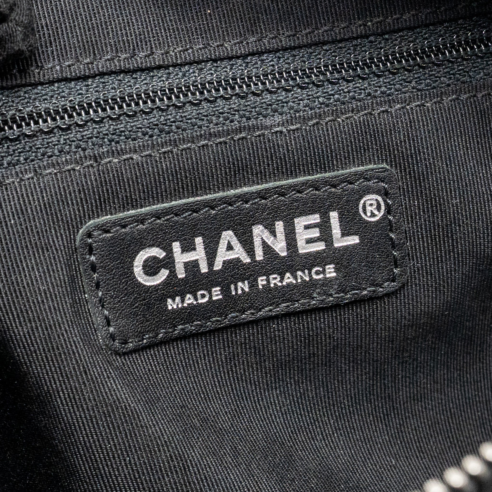 CHANEL MEDIUM CASUAL ROCK FLAP BAG GRAINED CALFSKIN BLACK RUTHENIUM HARDWARE