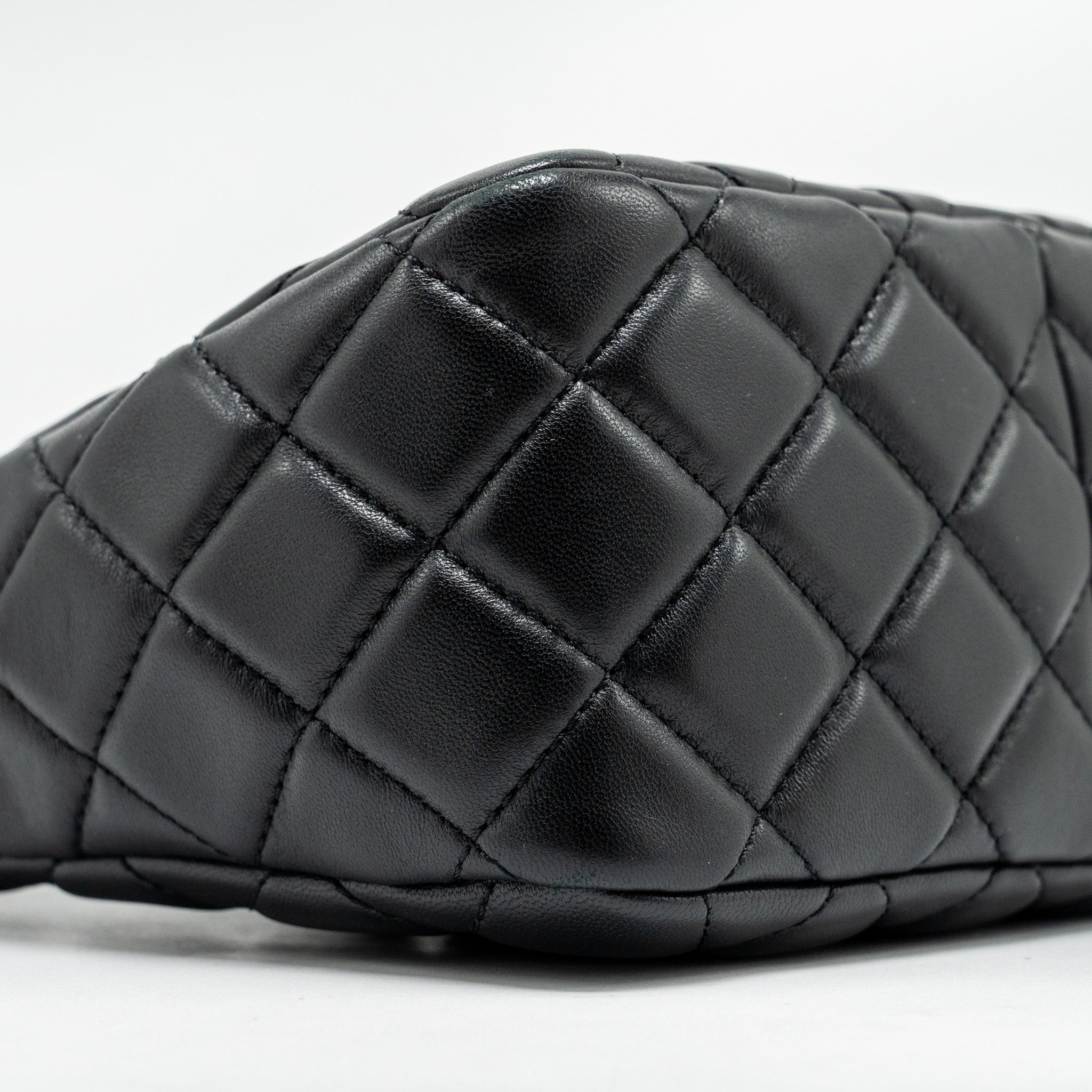 CHANEL 22B PEARL CRUSH HOBO BAG LAMBSKIN BLACK GHW (MICROCHIP)
