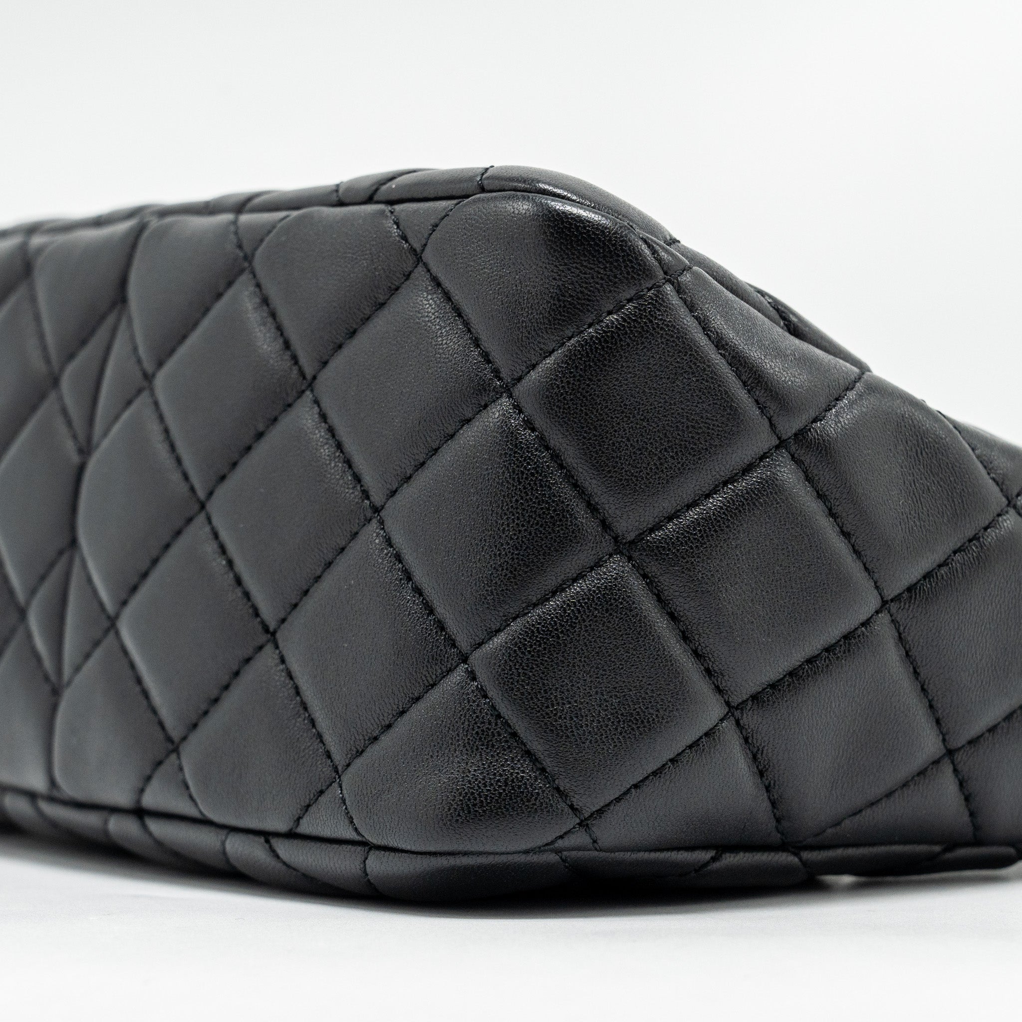 CHANEL 22B PEARL CRUSH HOBO BAG LAMBSKIN BLACK GHW (MICROCHIP)