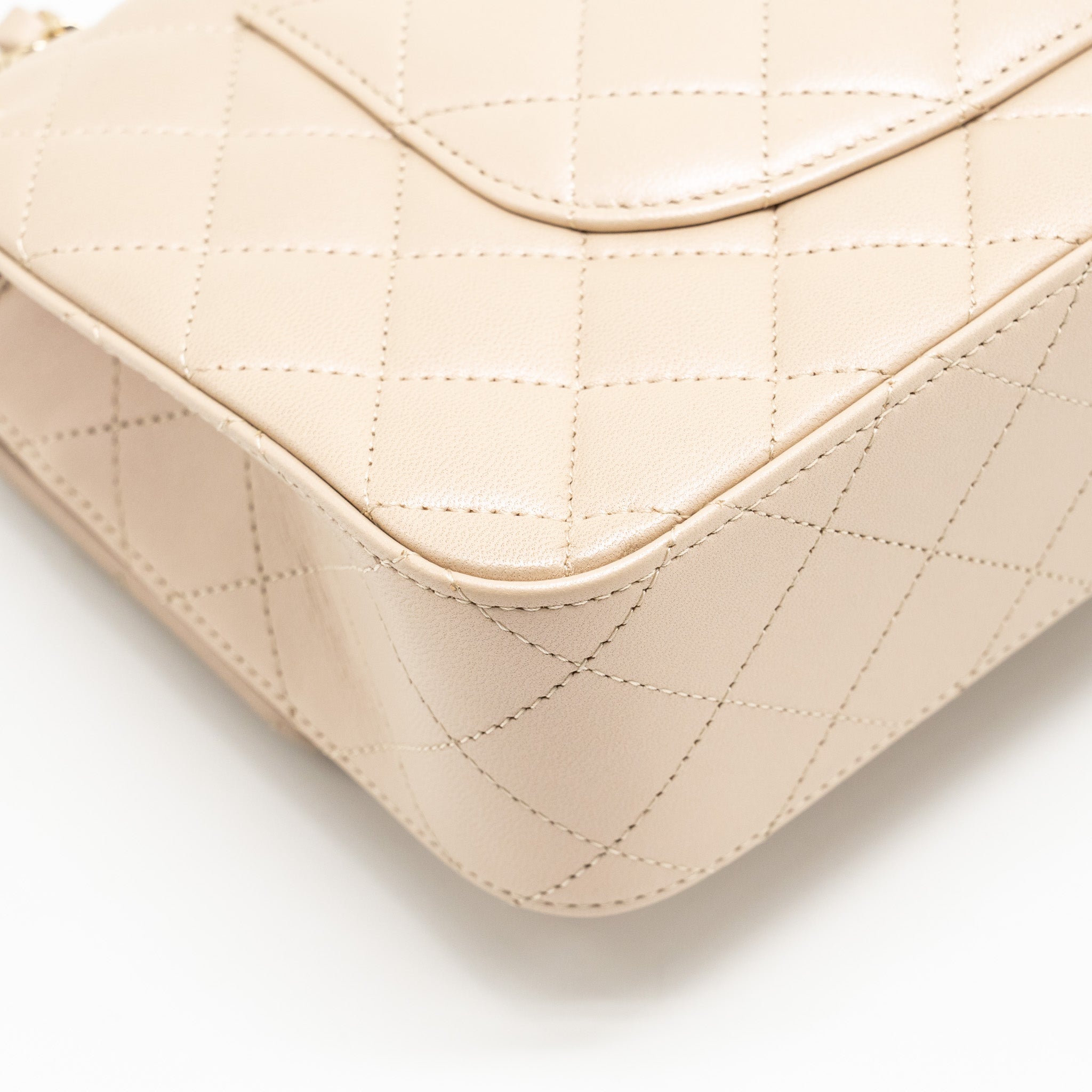 CHANEL MEDIUM CLASSIC DOUBLE FLAP BAG LAMBSKIN IRIDESCENT IVORY LGHW