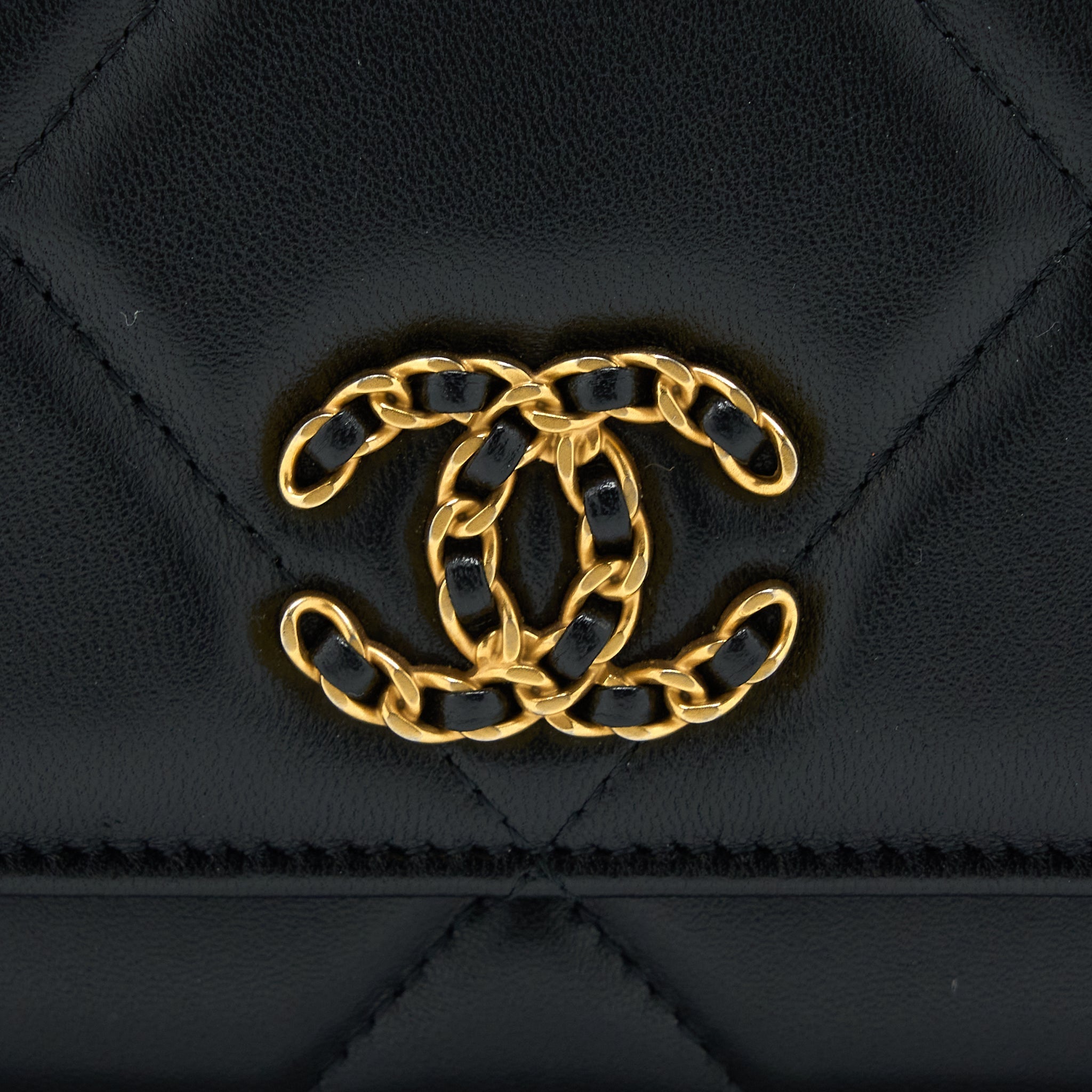 CHANEL 19 WALLET ON CHAIN LAMBSKIN BLACK MULTICOLOUR HARDWARE (MICROCHIP)