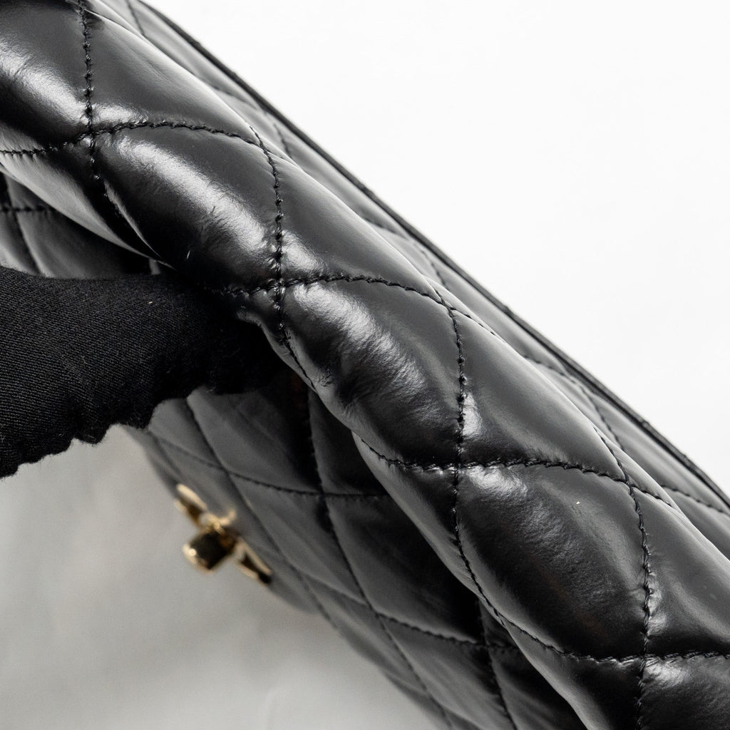 CHANEL 23A CLASSIC FLAP CLUTCH SHINY CALFSKIN BLACK GHW (MICROCHIP)
