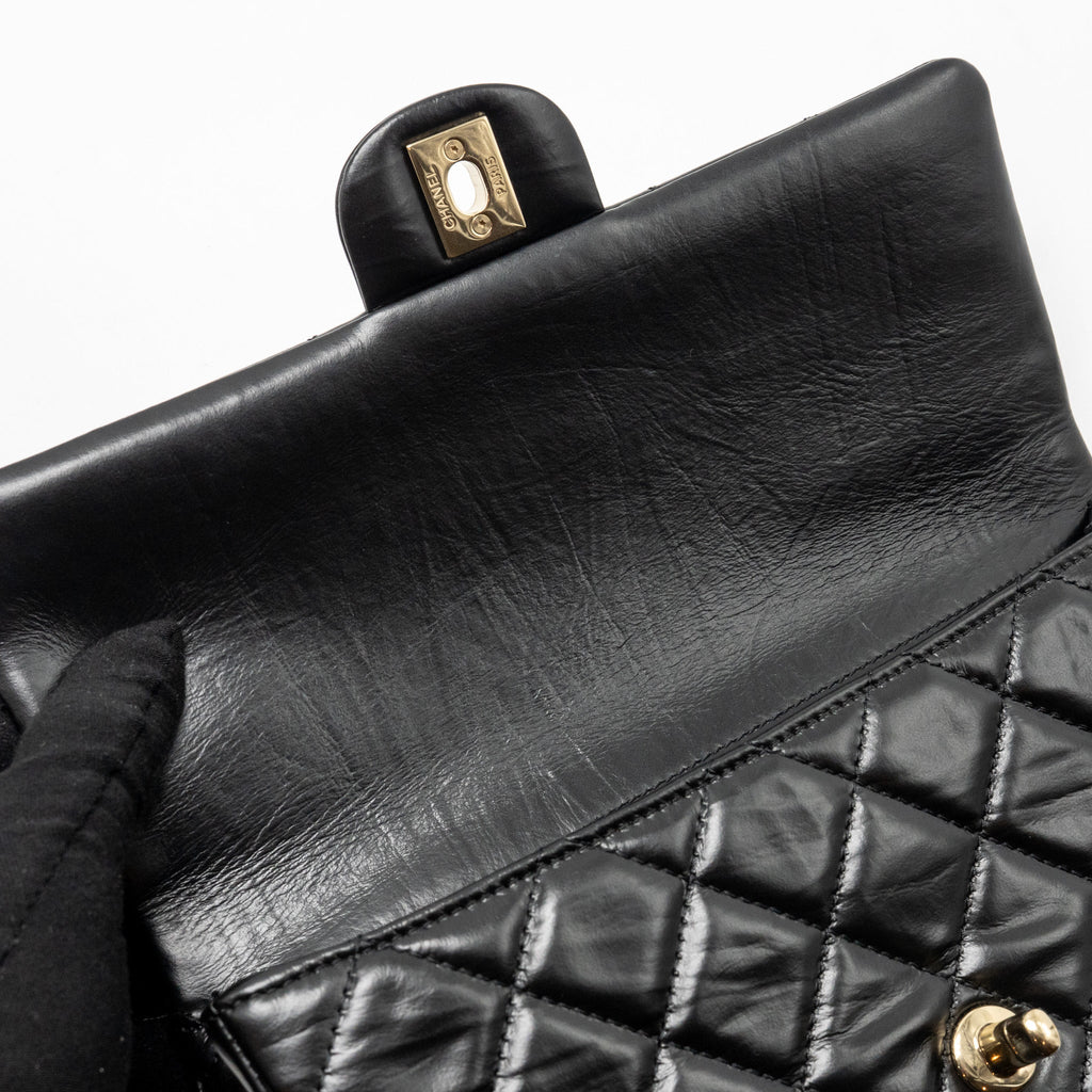 CHANEL 23A CLASSIC FLAP CLUTCH SHINY CALFSKIN BLACK GHW (MICROCHIP)