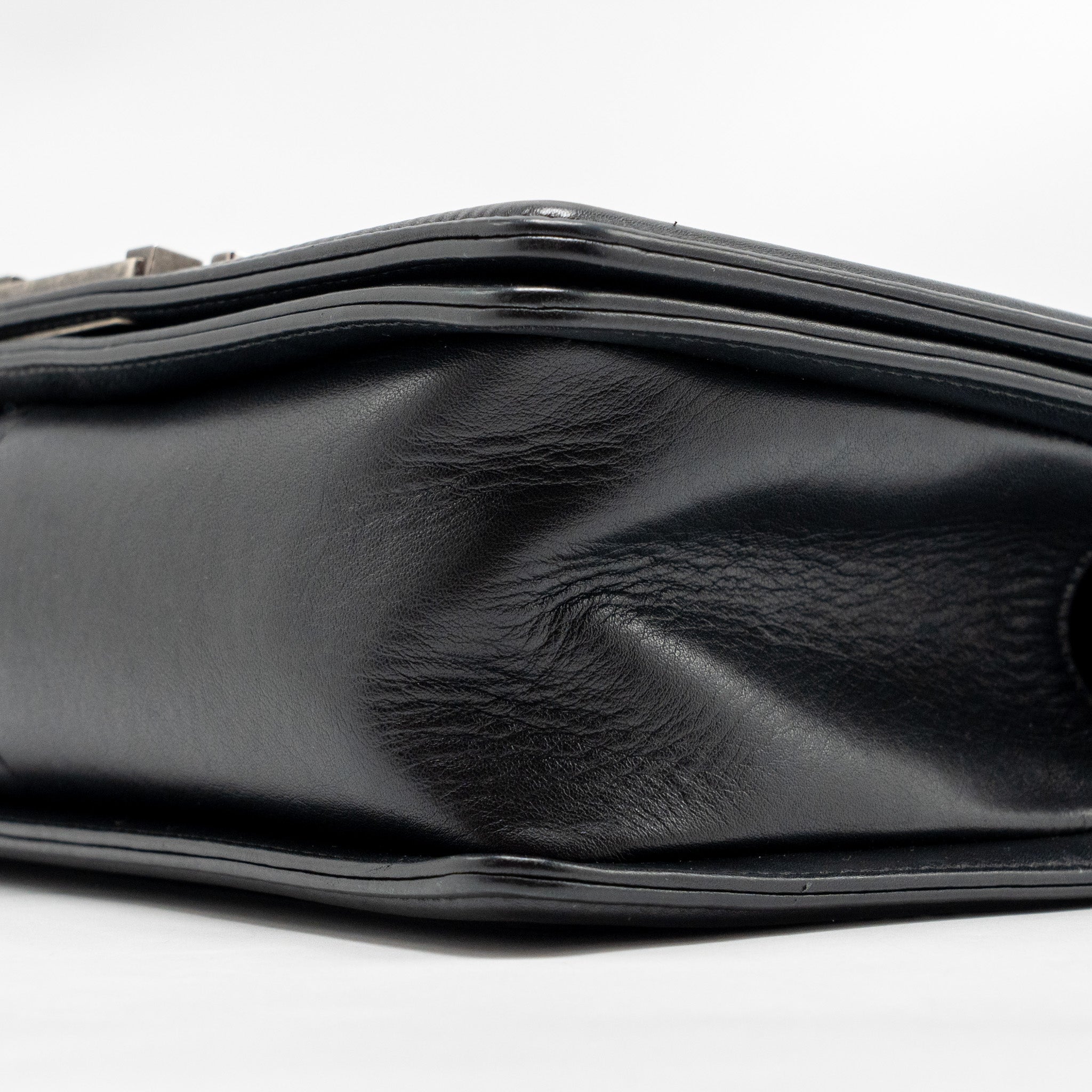 CHANEL MEDIUM BOY BAG CALFSKIN BLACK RUTHENIUM HARDWARE