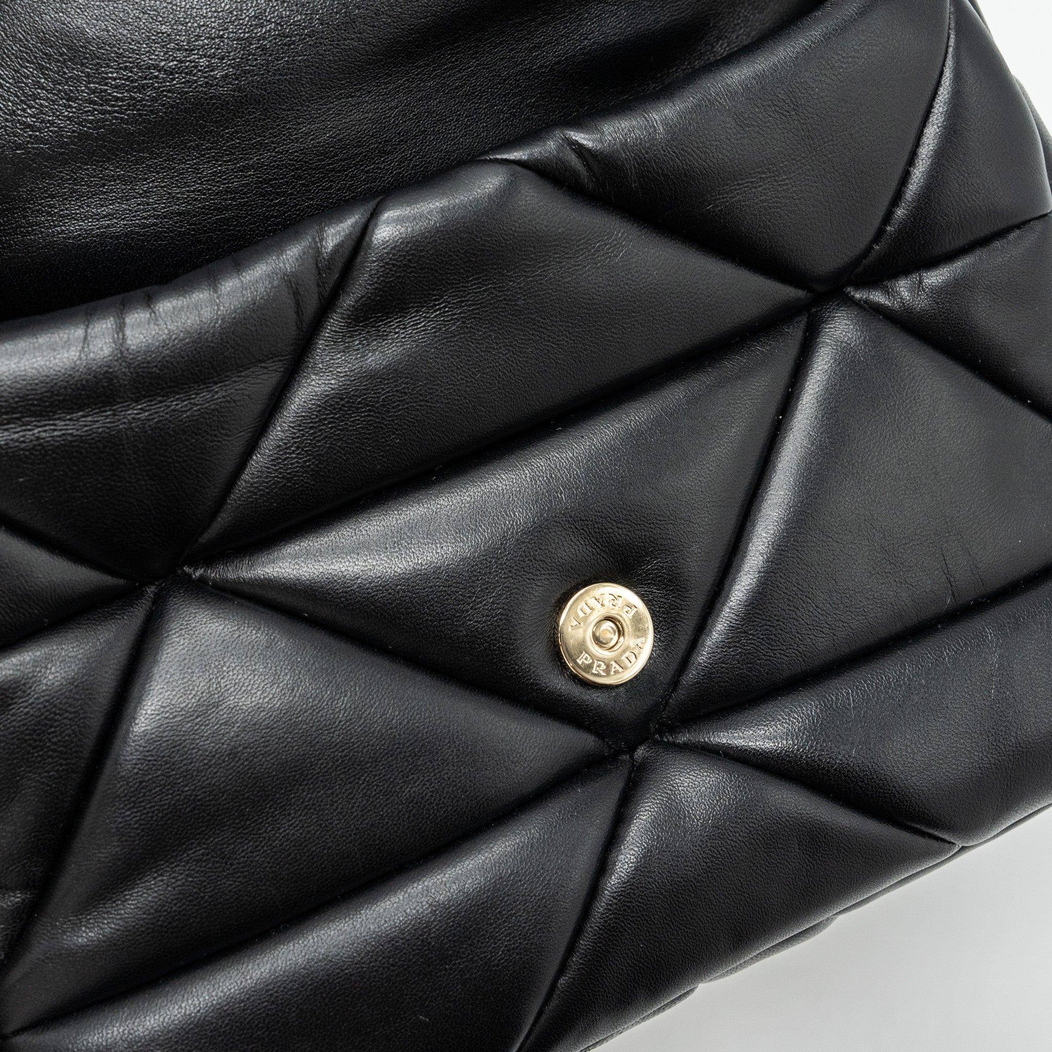 PRADA PATTINA IN PELLE NAPPA PATCH BLACK GHW