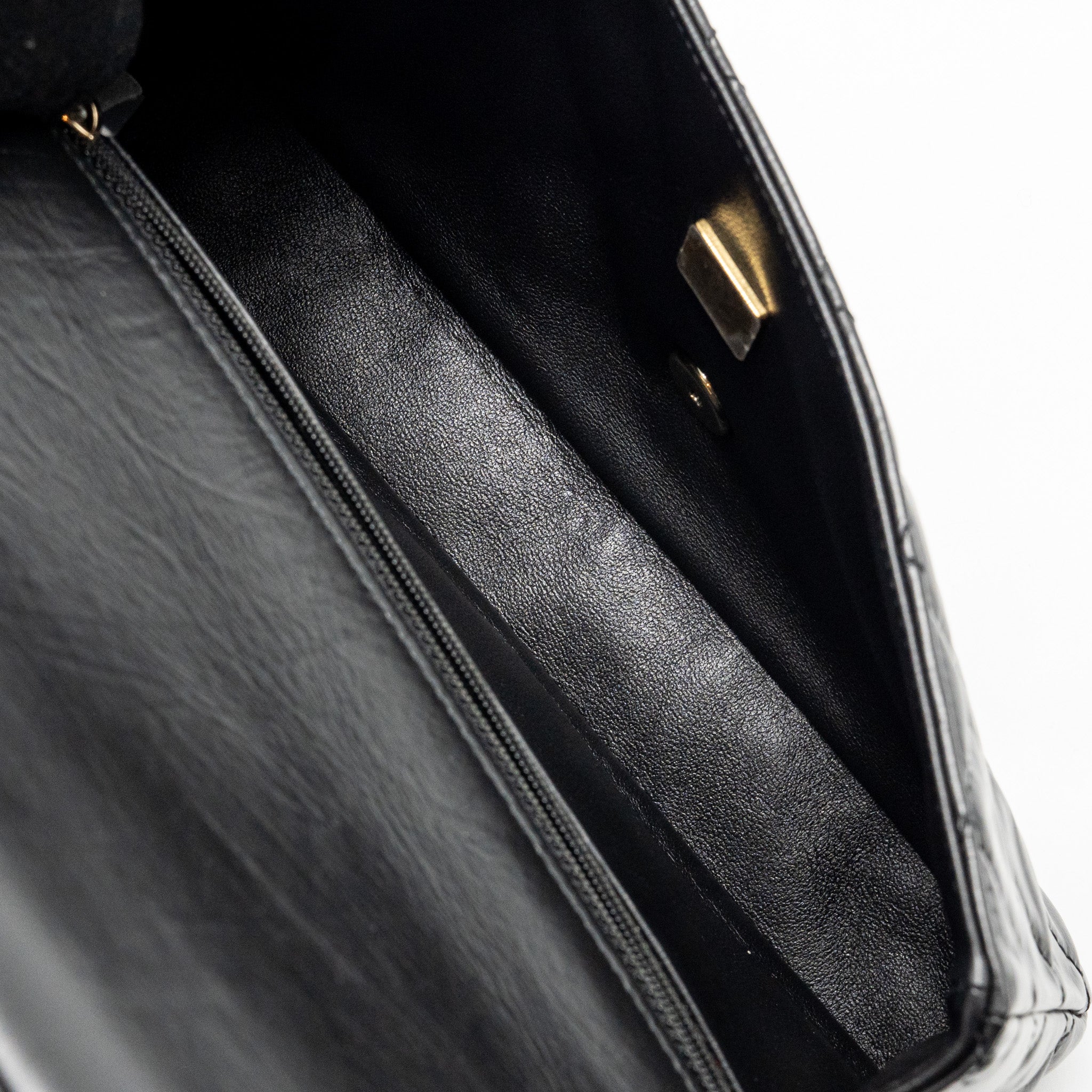 CHANEL 23A CLASSIC FLAP CLUTCH SHINY CALFSKIN BLACK GHW (MICROCHIP)