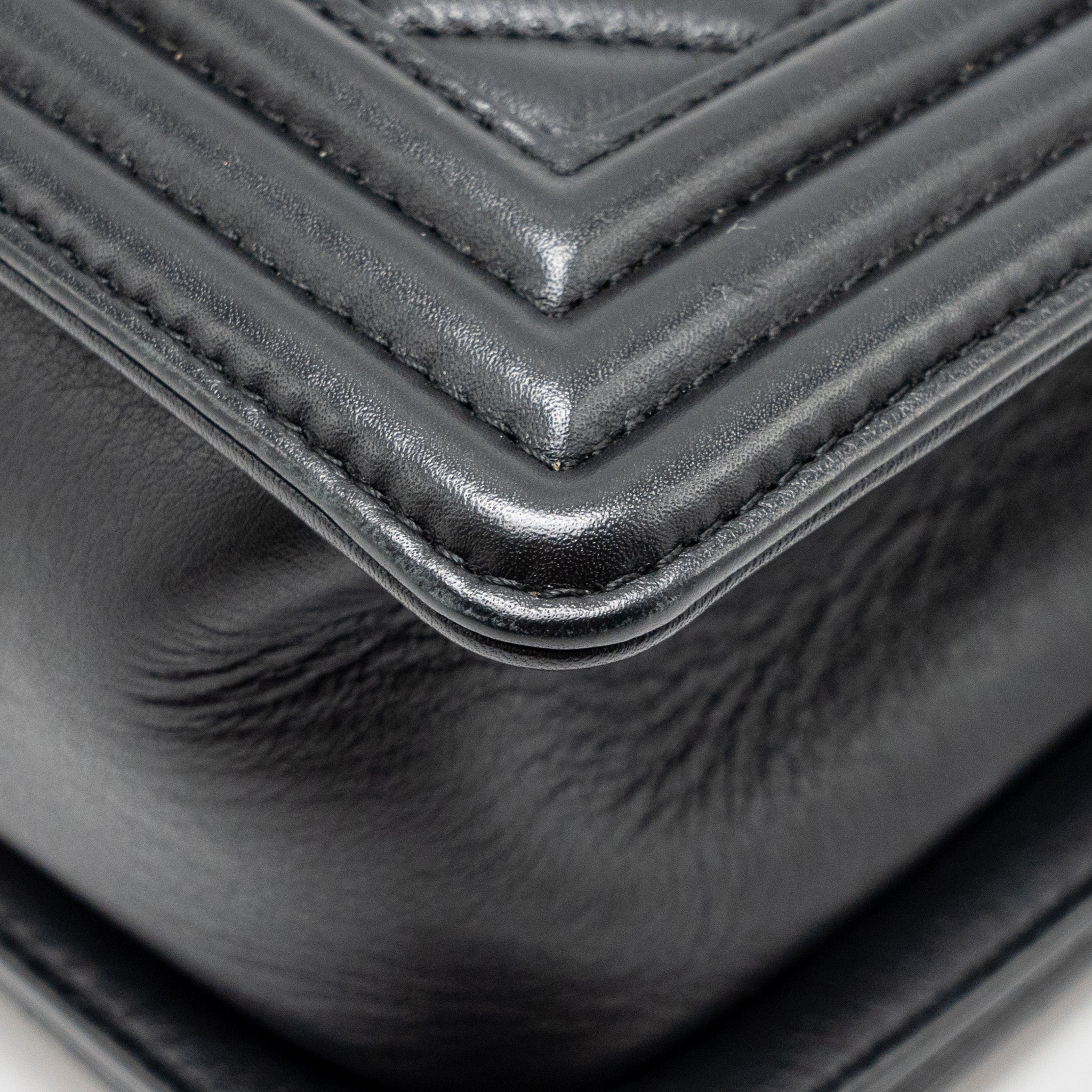 CHANEL MEDIUM BOY BAG CALFSKIN BLACK RUTHENIUM HARDWARE