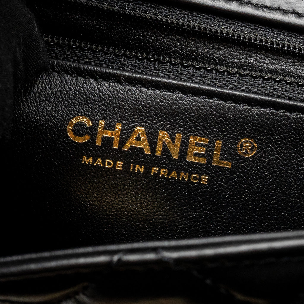CHANEL 23A CLASSIC FLAP CLUTCH SHINY CALFSKIN BLACK GHW (MICROCHIP)