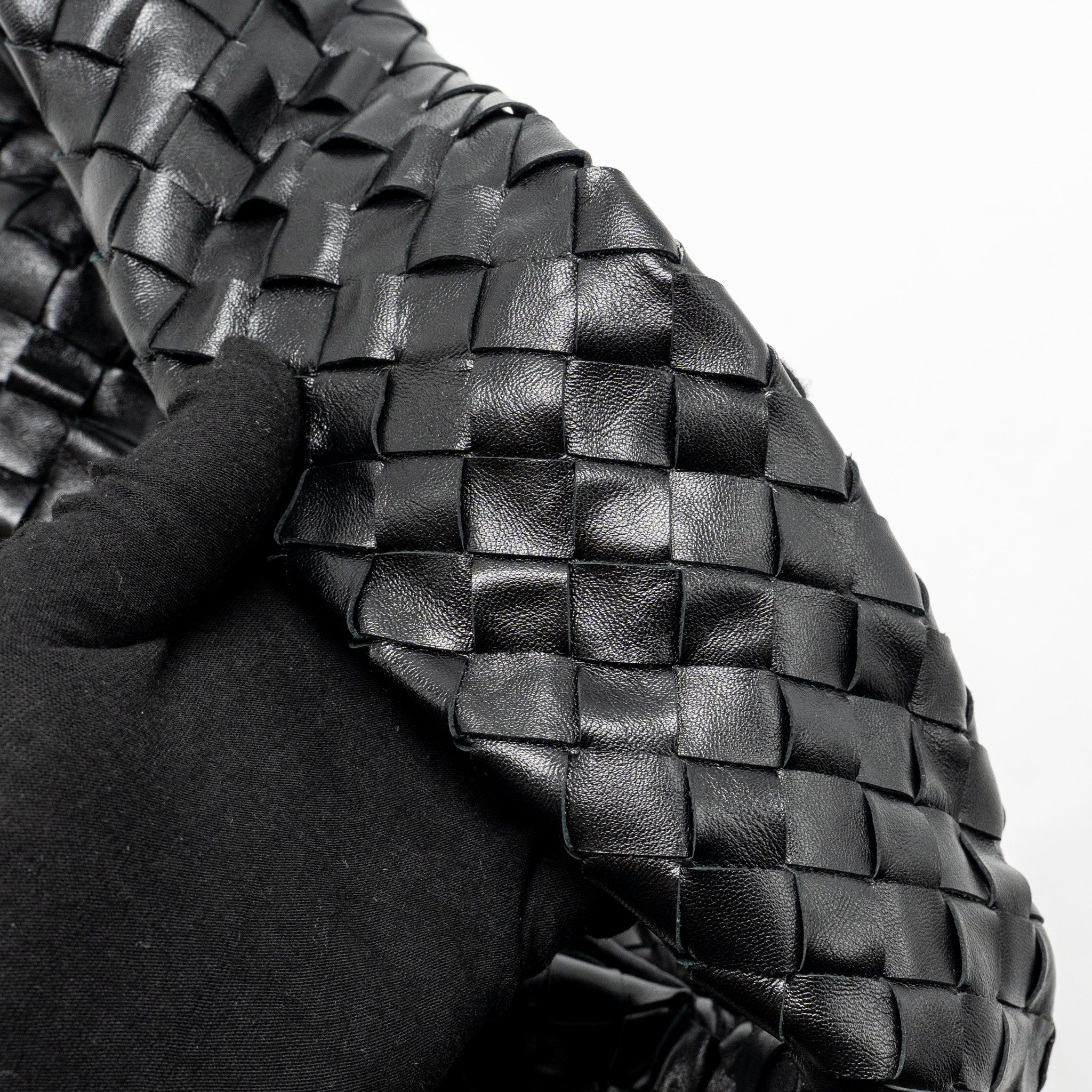 BOTTEGA VENETA HOP BAG CALFSKIN BLACK GHW