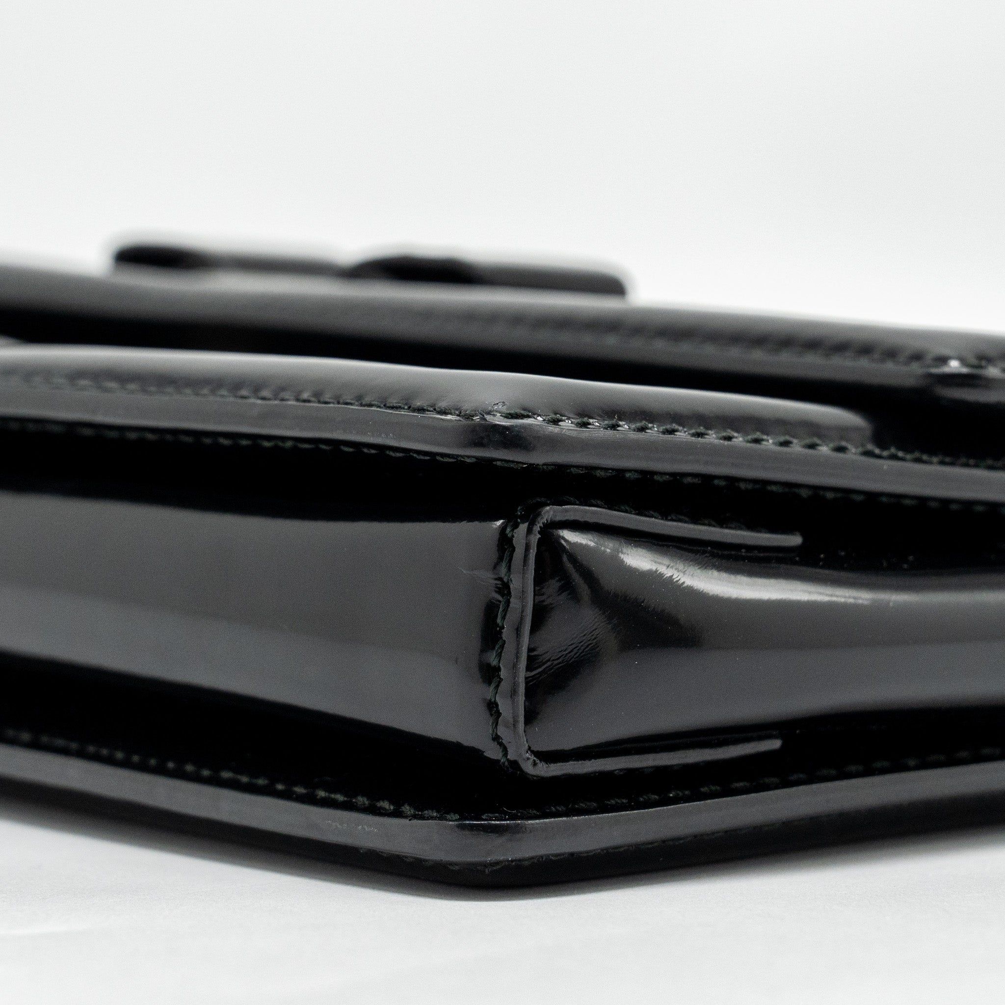 FERRAGAMO GINNY SHOULDER BAG CALFSKIN BLACK SHW