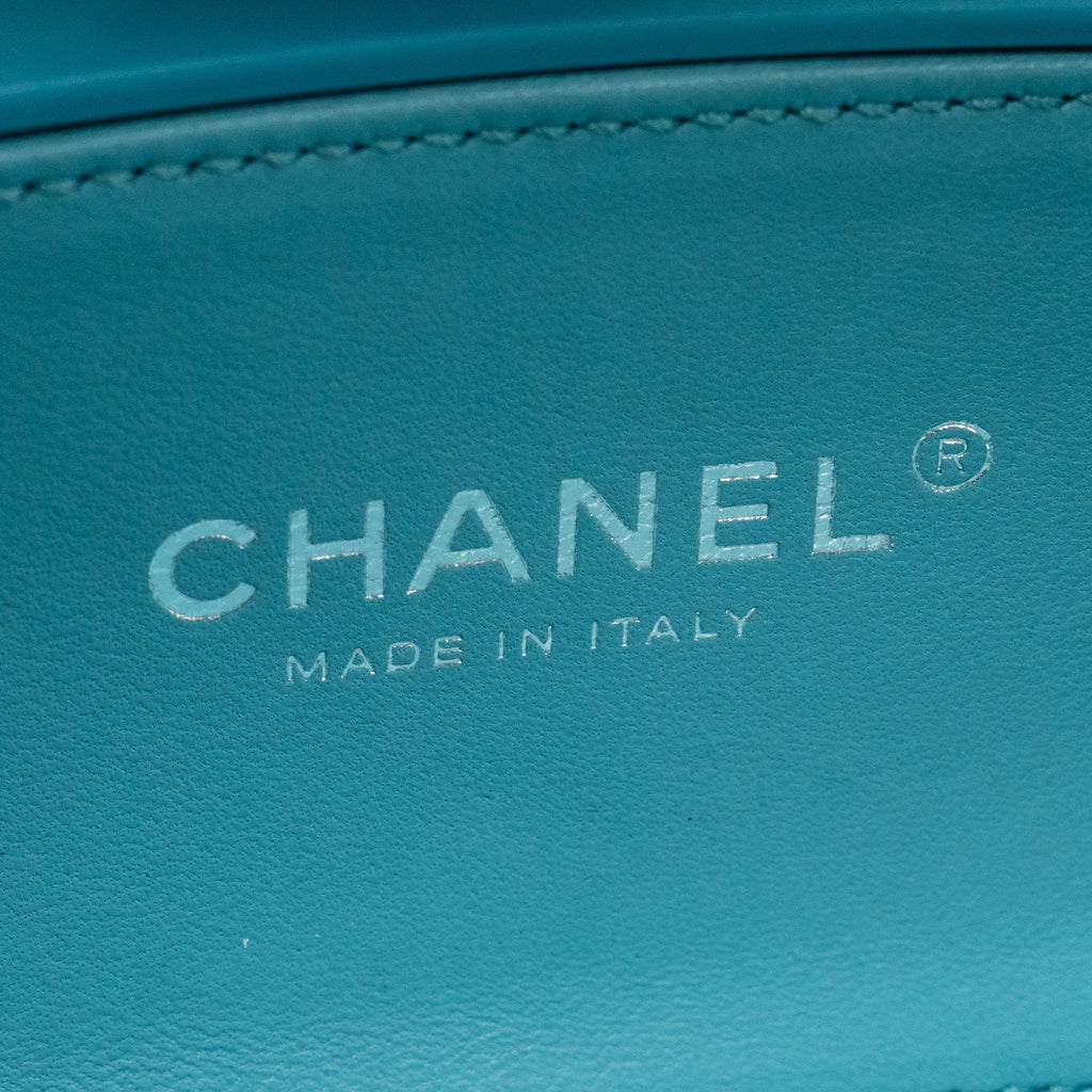 CHANEL 19K MINAUDIERE LIMITED SNOW GONDOLA CLUTCH EVENING BAG ACRYLIC PLASTIC BLUE SHW