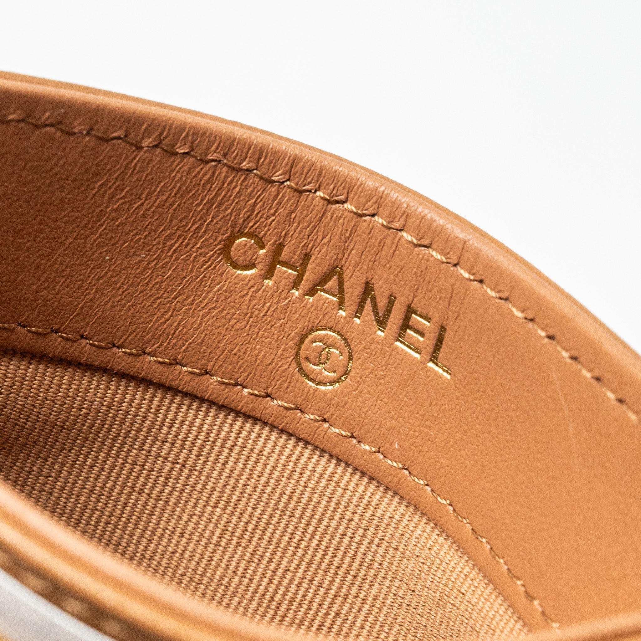 CHANEL 19 CARD HOLDER LAMBSKIN CARAMEL GHW (MICROCHIP)