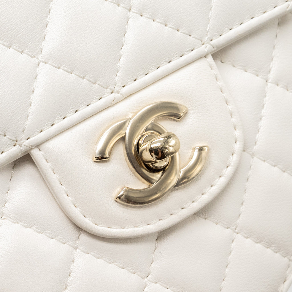 CHANEL 22S HEART BAG LAMBSKIN WHITE LGHW (MICROCHIP)