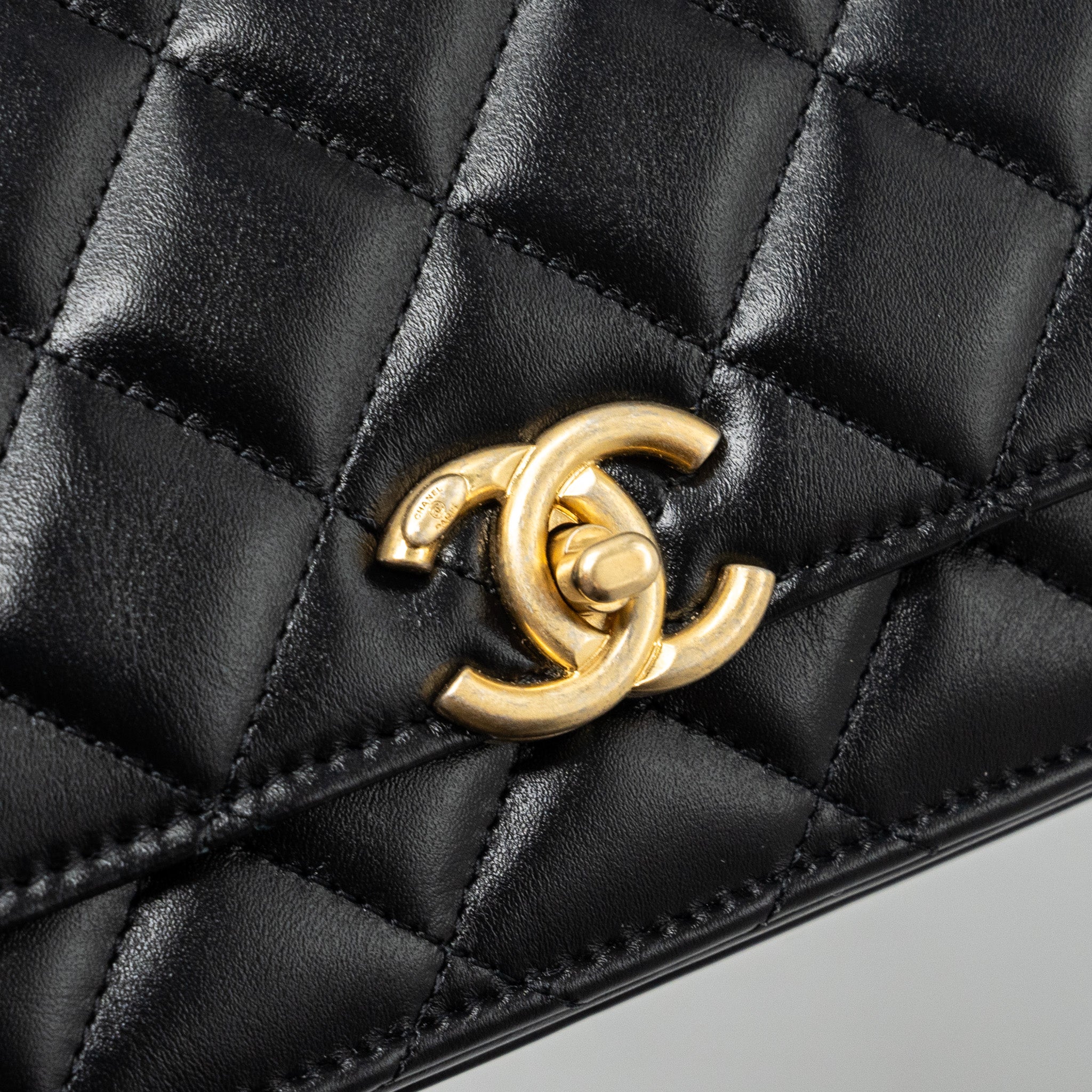 CHANEL 24C GOLD CRUSH WALLET ON CHAIN CALFSKIN BLACK GHW (MICROCHIP)