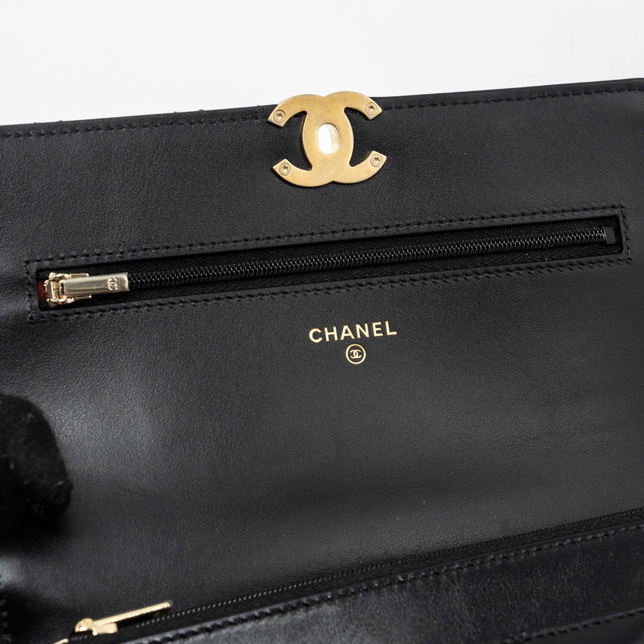 CHANEL 24C GOLD CRUSH WALLET ON CHAIN CALFSKIN BLACK GHW (MICROCHIP)