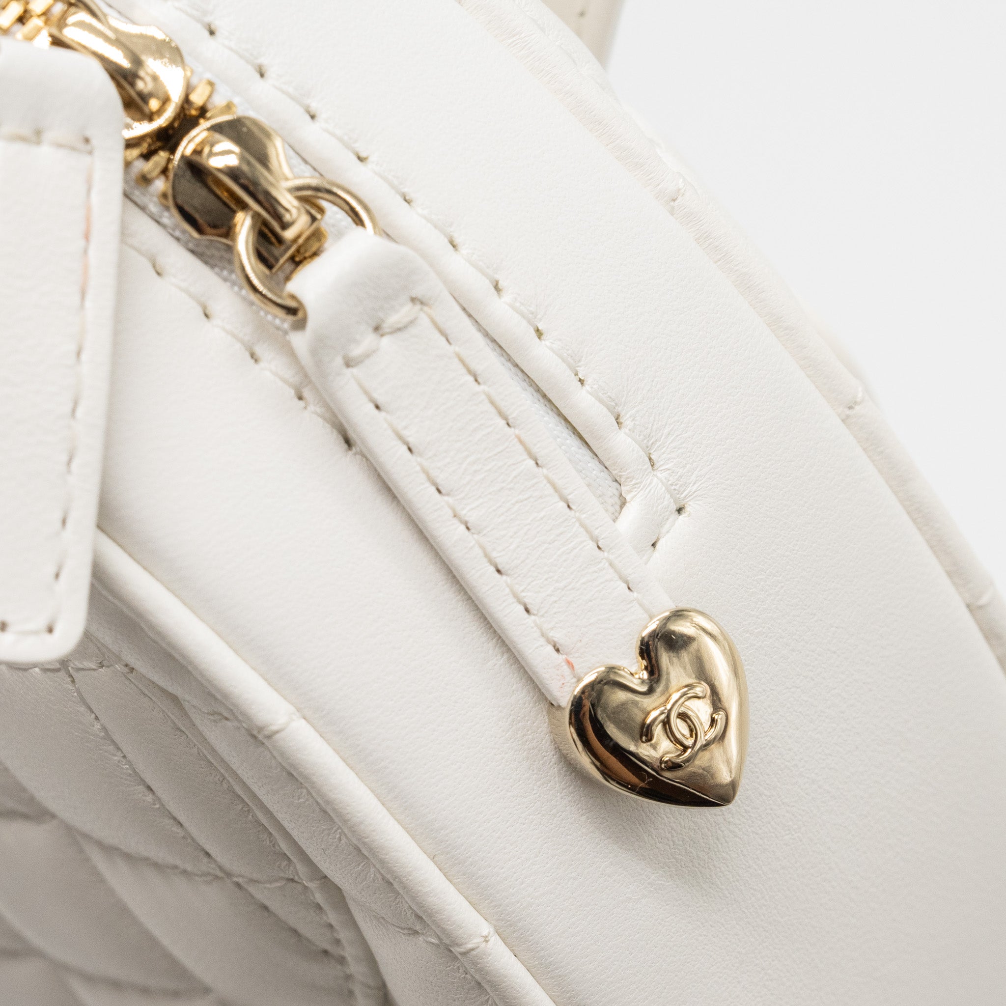 CHANEL 22S HEART BAG LAMBSKIN WHITE LGHW (MICROCHIP)
