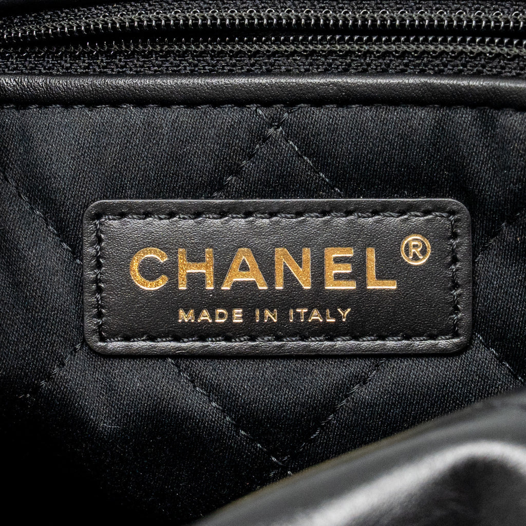CHANEL MEDIUM 22 BAG GOLD LETTER SHINY CALFSKIN BLACK GHW (MICROCHIP)