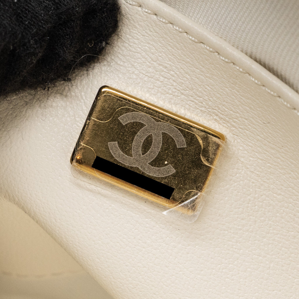 CHANEL 22S HEART BAG LAMBSKIN WHITE LGHW (MICROCHIP)