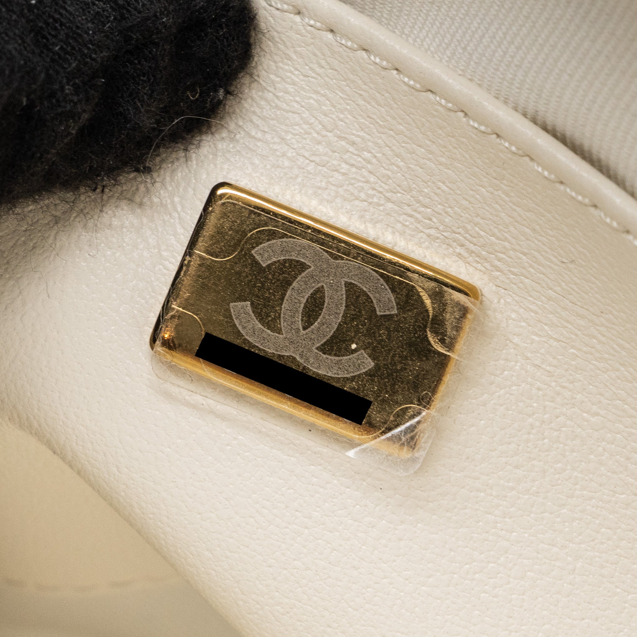 CHANEL 22S HEART BAG LAMBSKIN WHITE LGHW (MICROCHIP)