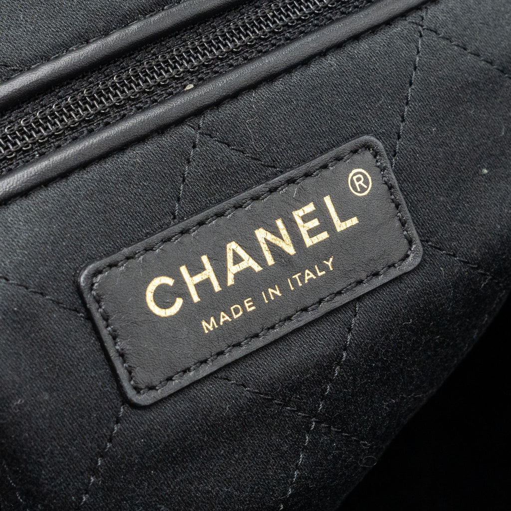 CHANEL SMALL 22 BAG CALFSKIN WITH WHITE STITCHING BLACK GHW (MICROCHIP)