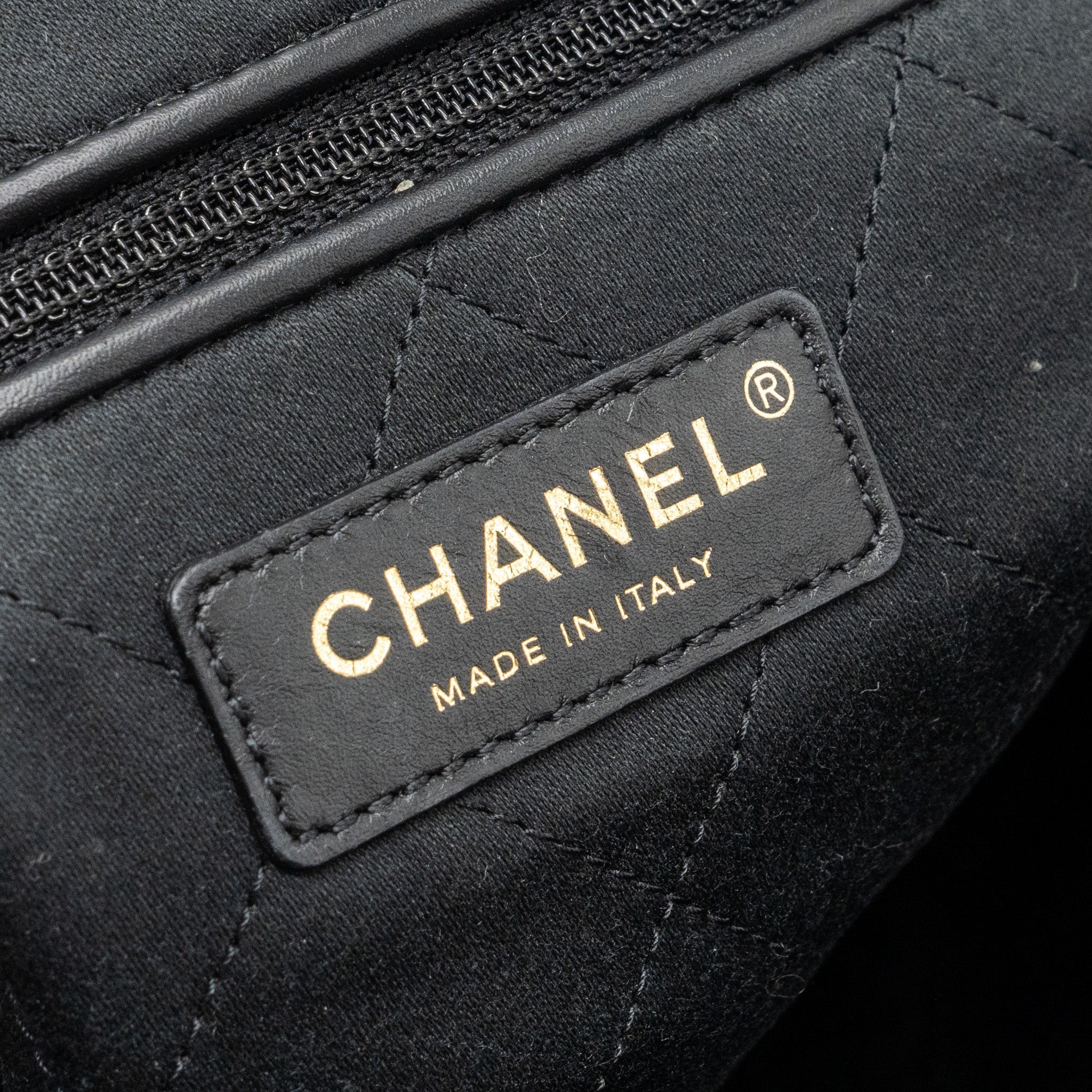 CHANEL SMALL 22 BAG CALFSKIN WITH WHITE STITCHING BLACK GHW (MICROCHIP)