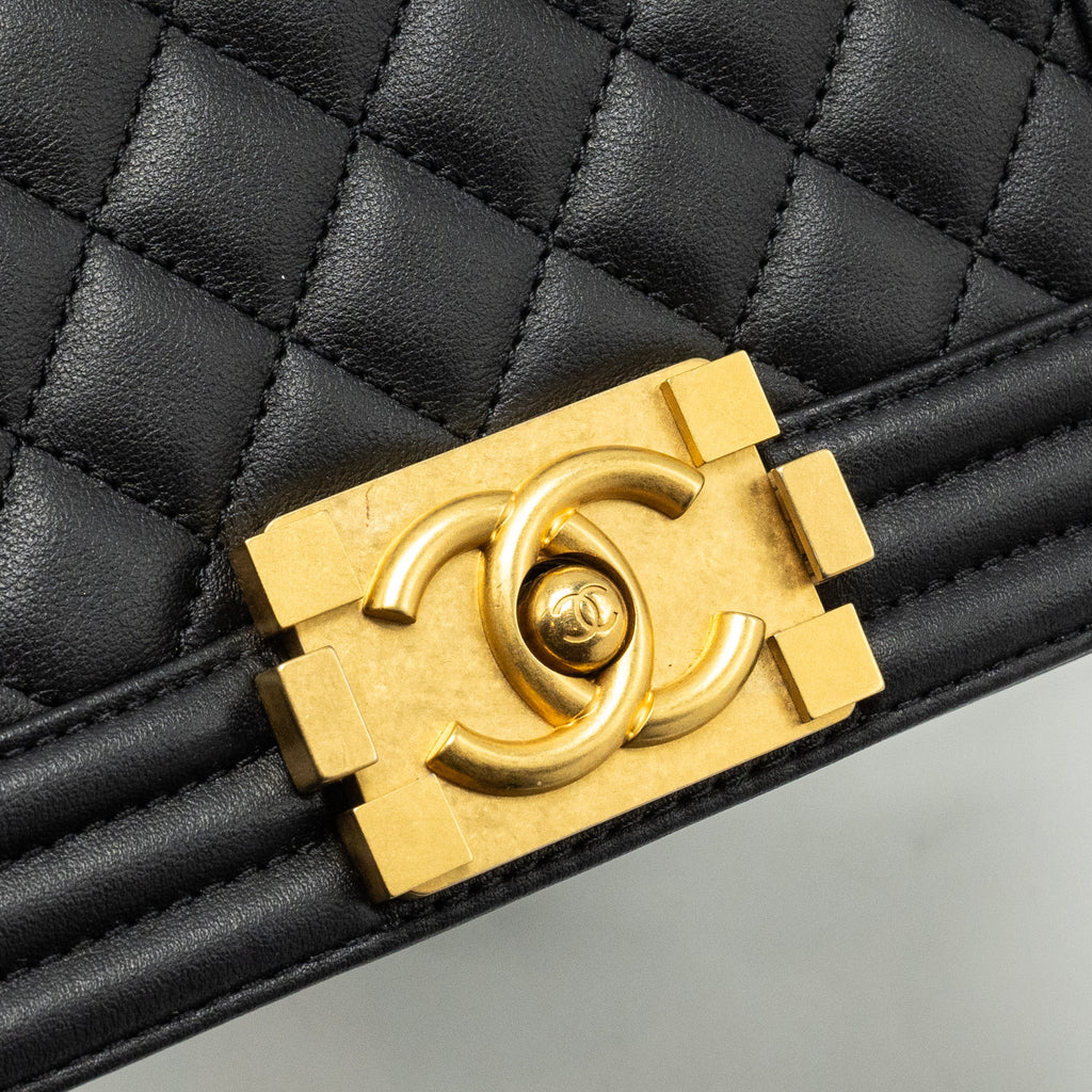 CHANEL SMALL BOY BAG CALFSKIN BLACK GHW (MICROCHIP)