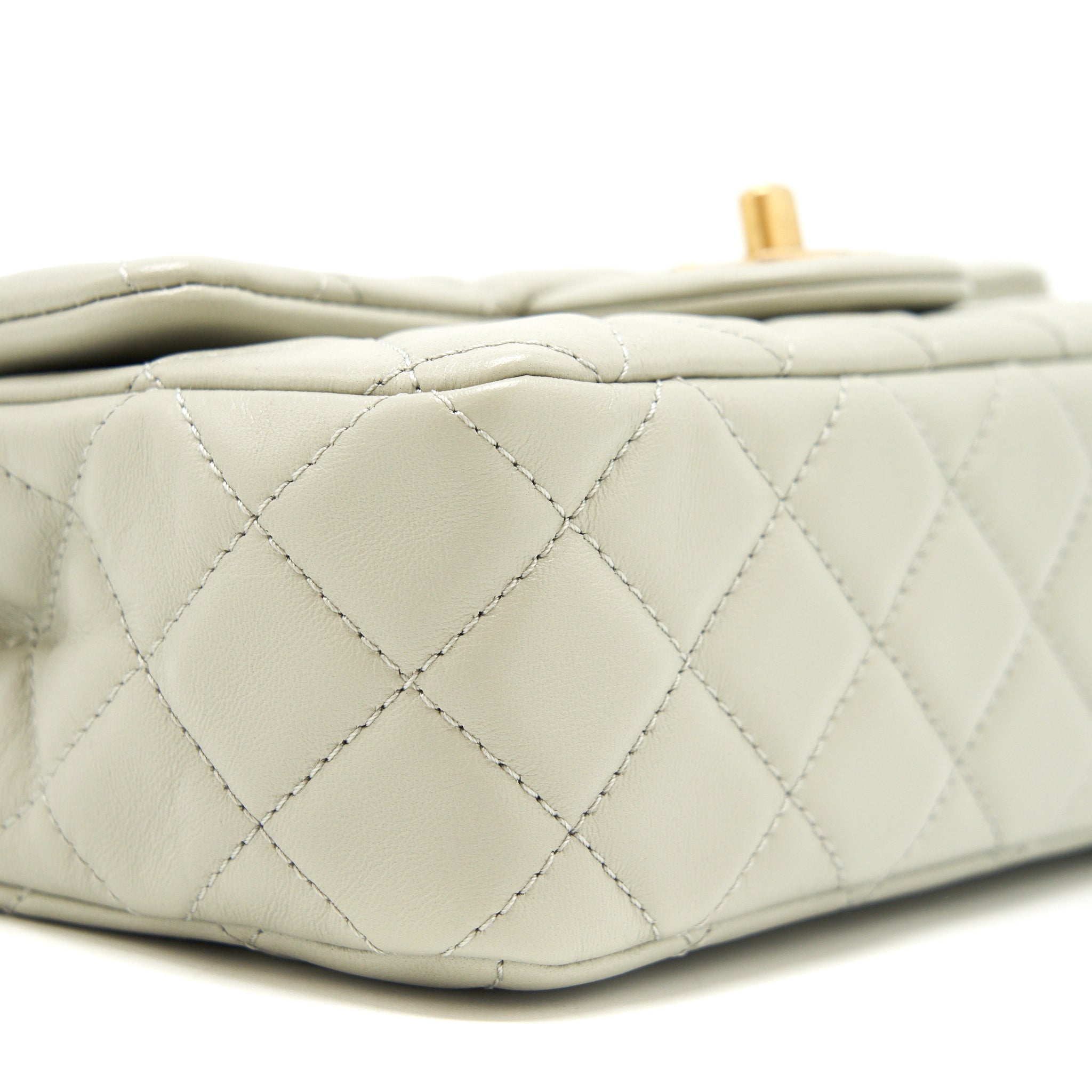CHANEL 22C LIGHT PEARL CRUSH MINI FLAP BAG LAMBSKIN LIGHT GREY GHW (MICROCHIP)