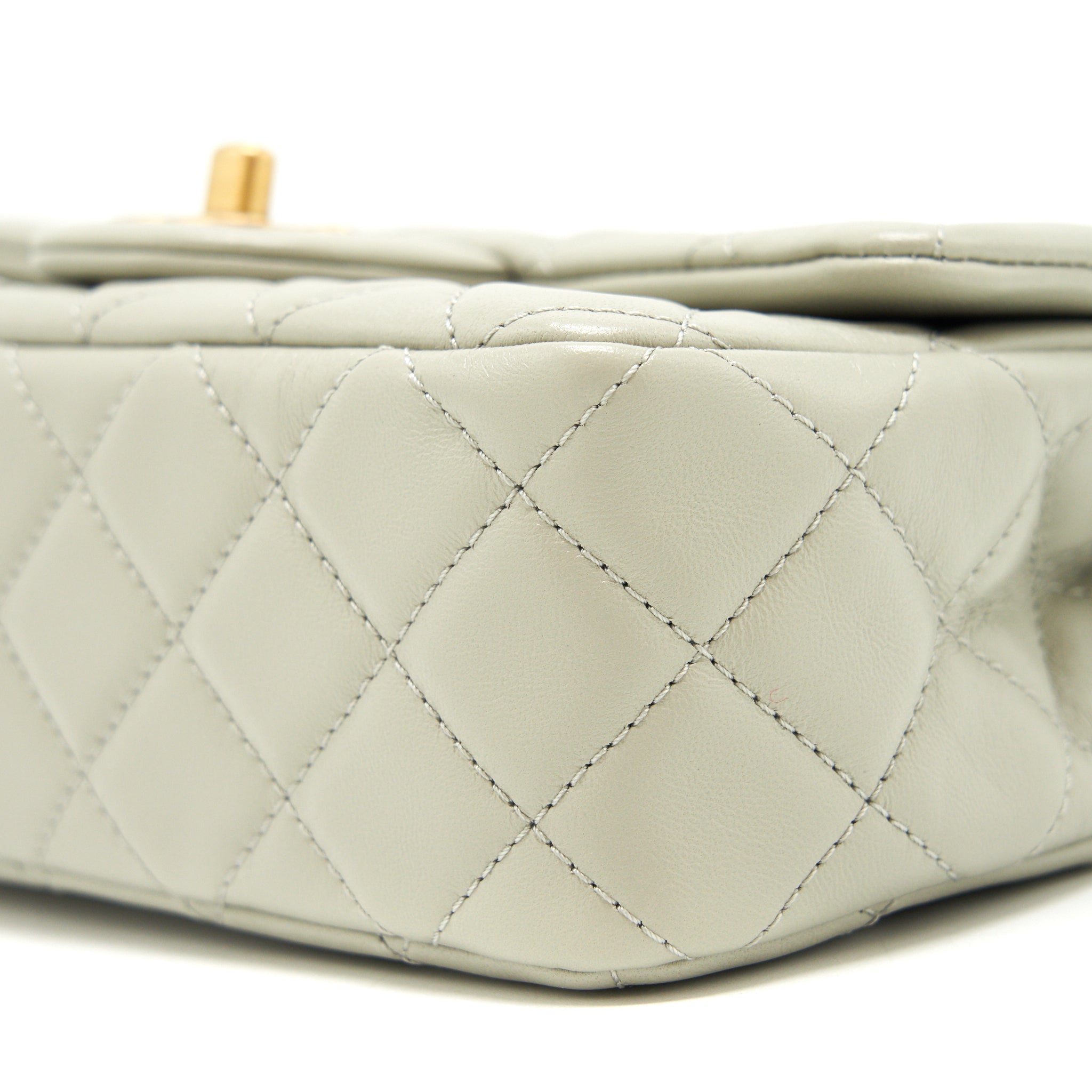 CHANEL 22C LIGHT PEARL CRUSH MINI FLAP BAG LAMBSKIN LIGHT GREY GHW (MICROCHIP)