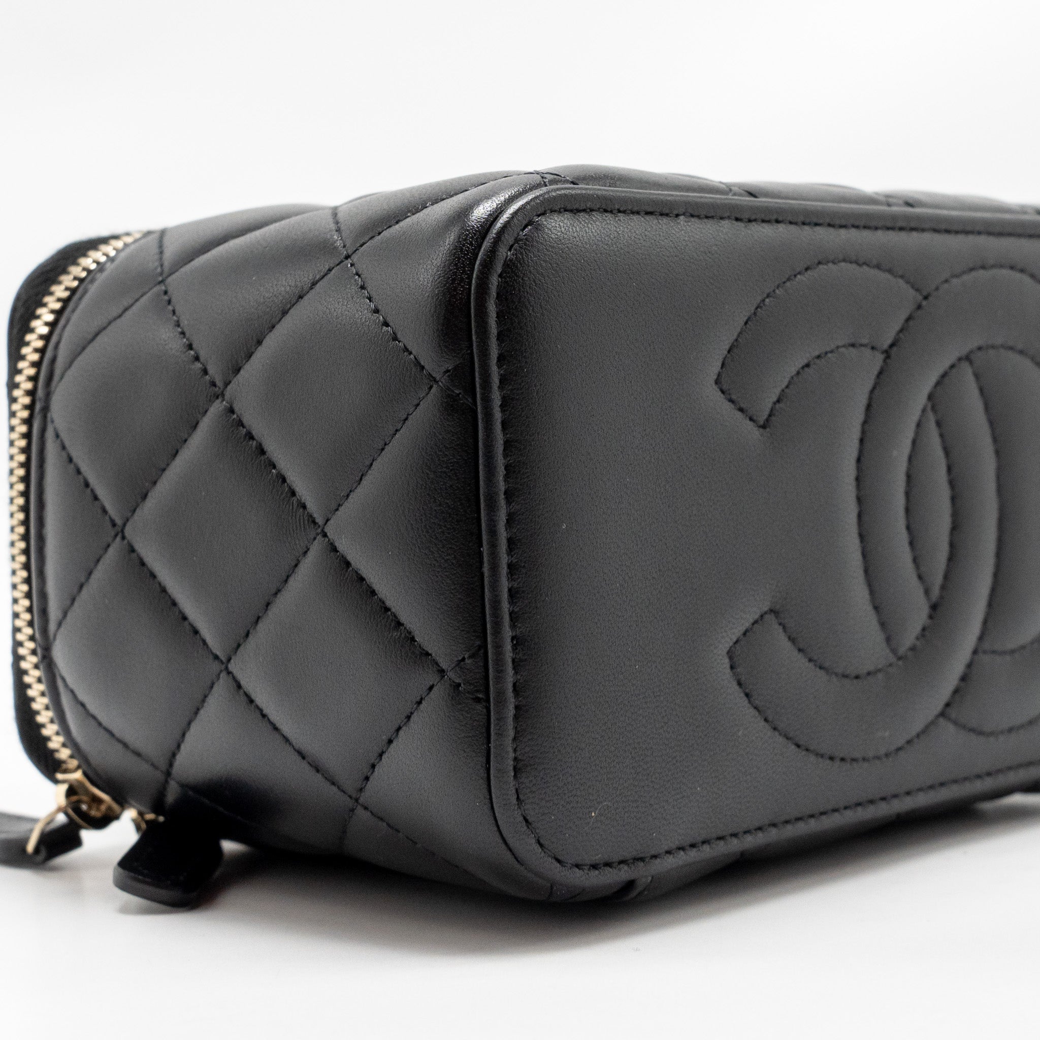 CHANEL TOP HANDLE LONG VANITY CASE LAMBSKIN BLACK LGHW (MICROCHIP)