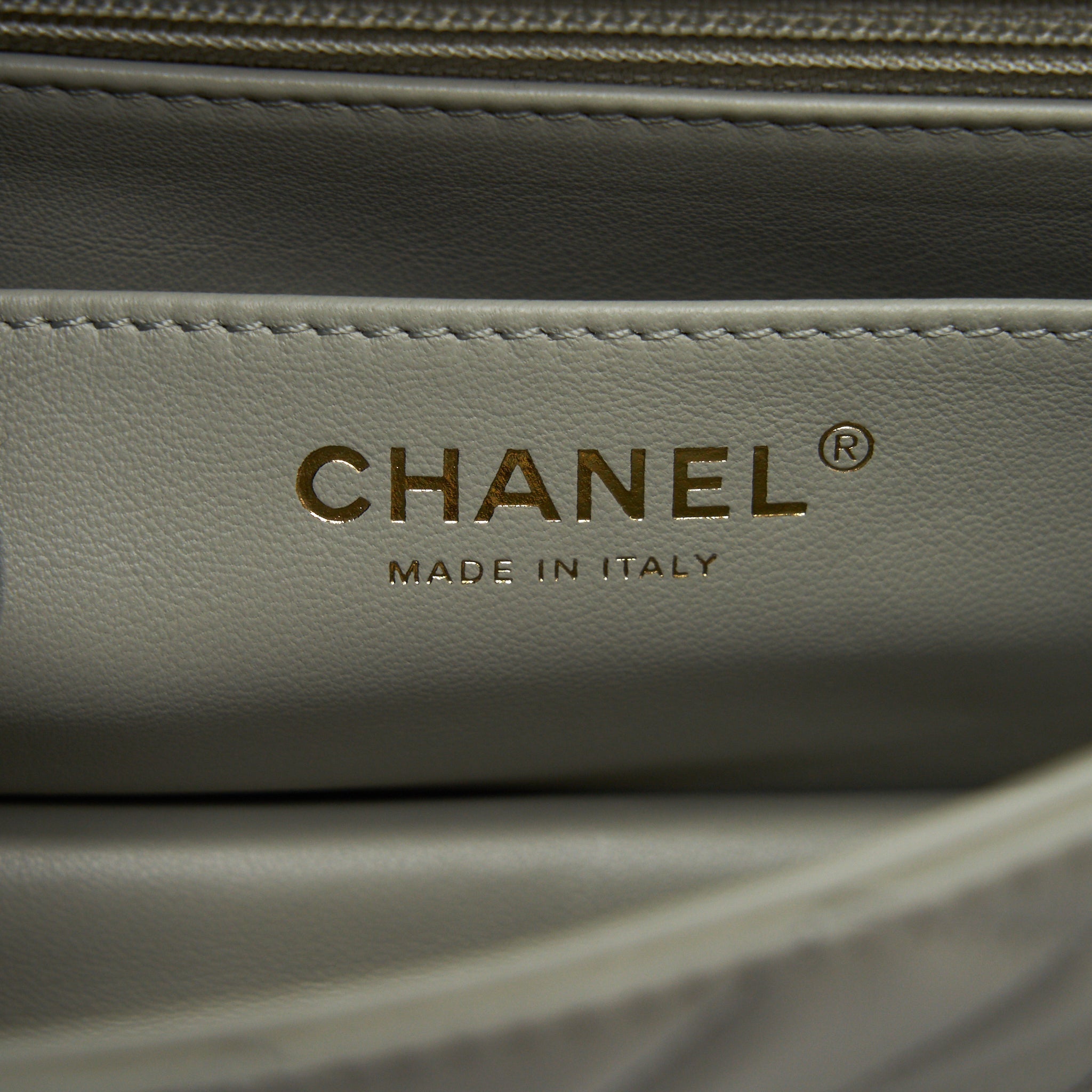 CHANEL 22C LIGHT PEARL CRUSH MINI FLAP BAG LAMBSKIN LIGHT GREY GHW (MICROCHIP)