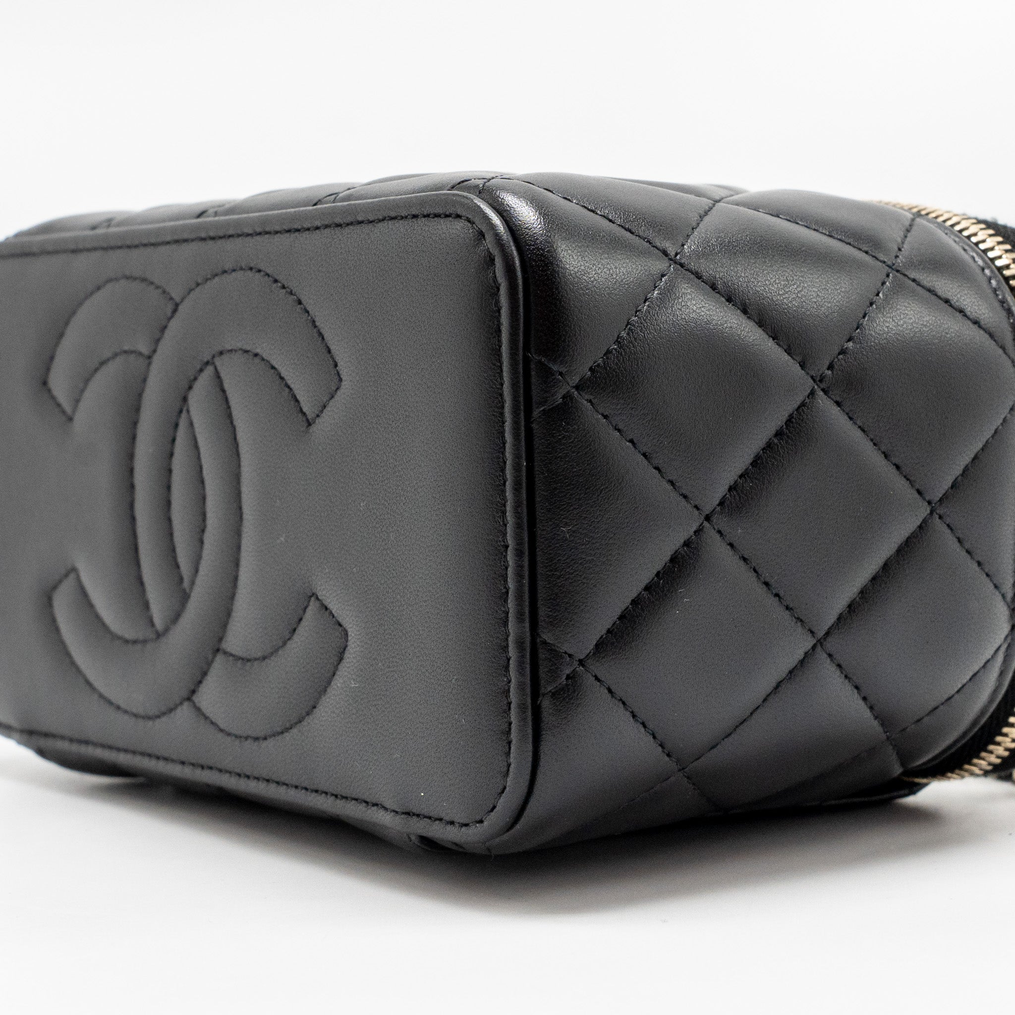 CHANEL TOP HANDLE LONG VANITY CASE LAMBSKIN BLACK LGHW (MICROCHIP)
