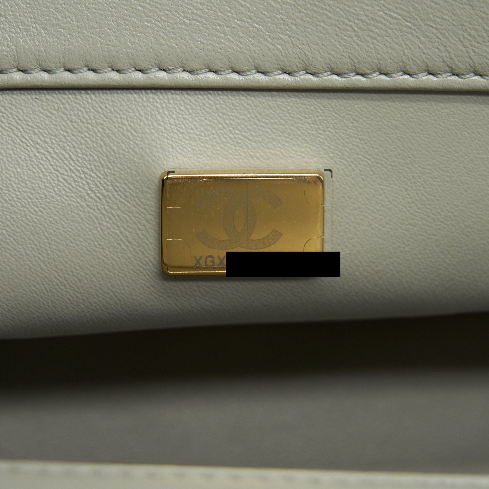 CHANEL 22C LIGHT PEARL CRUSH MINI FLAP BAG LAMBSKIN LIGHT GREY GHW (MICROCHIP)