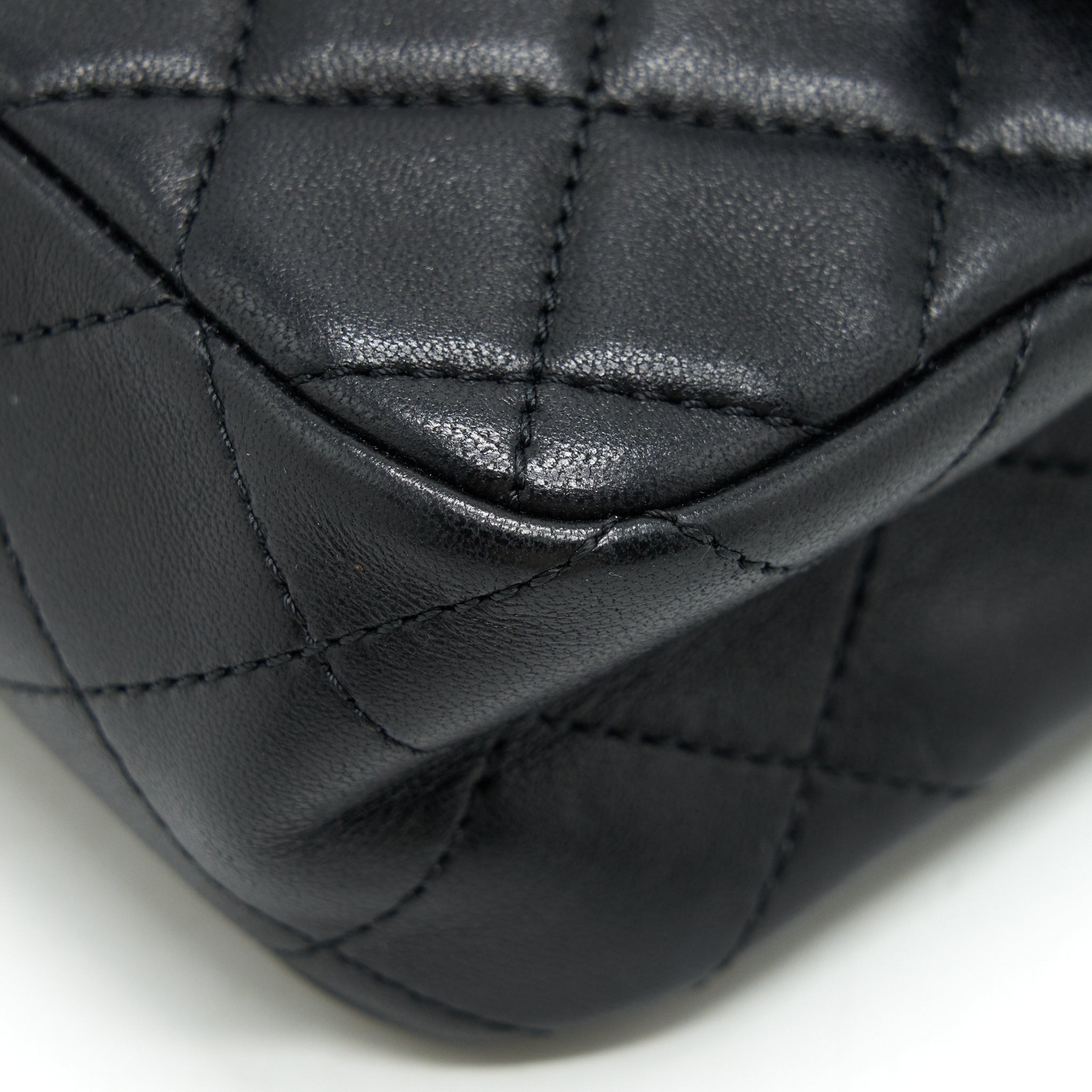 CHANEL QUILTED CC PEARL LOGO SHOULDER FLAP BAG WITH CHAIN