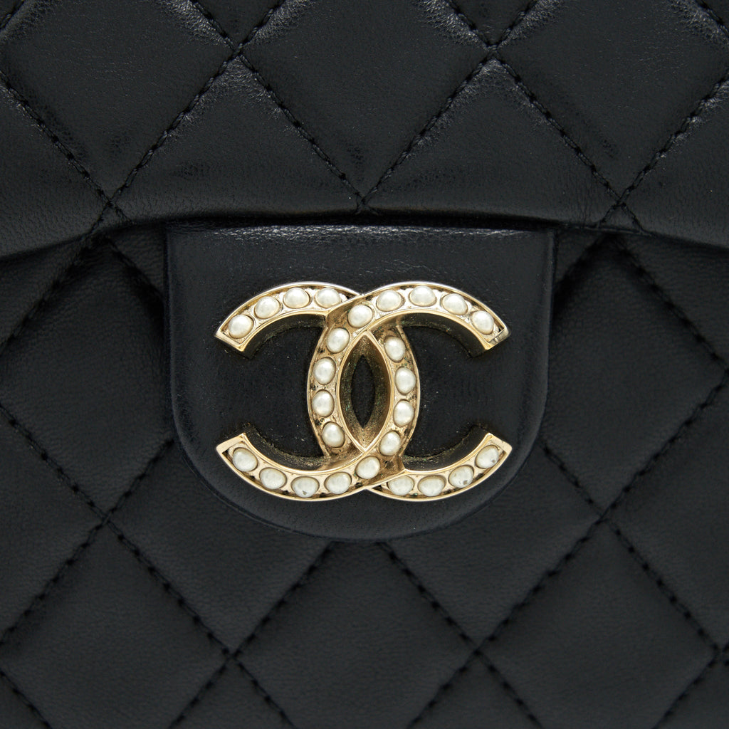 CHANEL QUILTED CC PEARL LOGO SHOULDER FLAP BAG WITH CHAIN