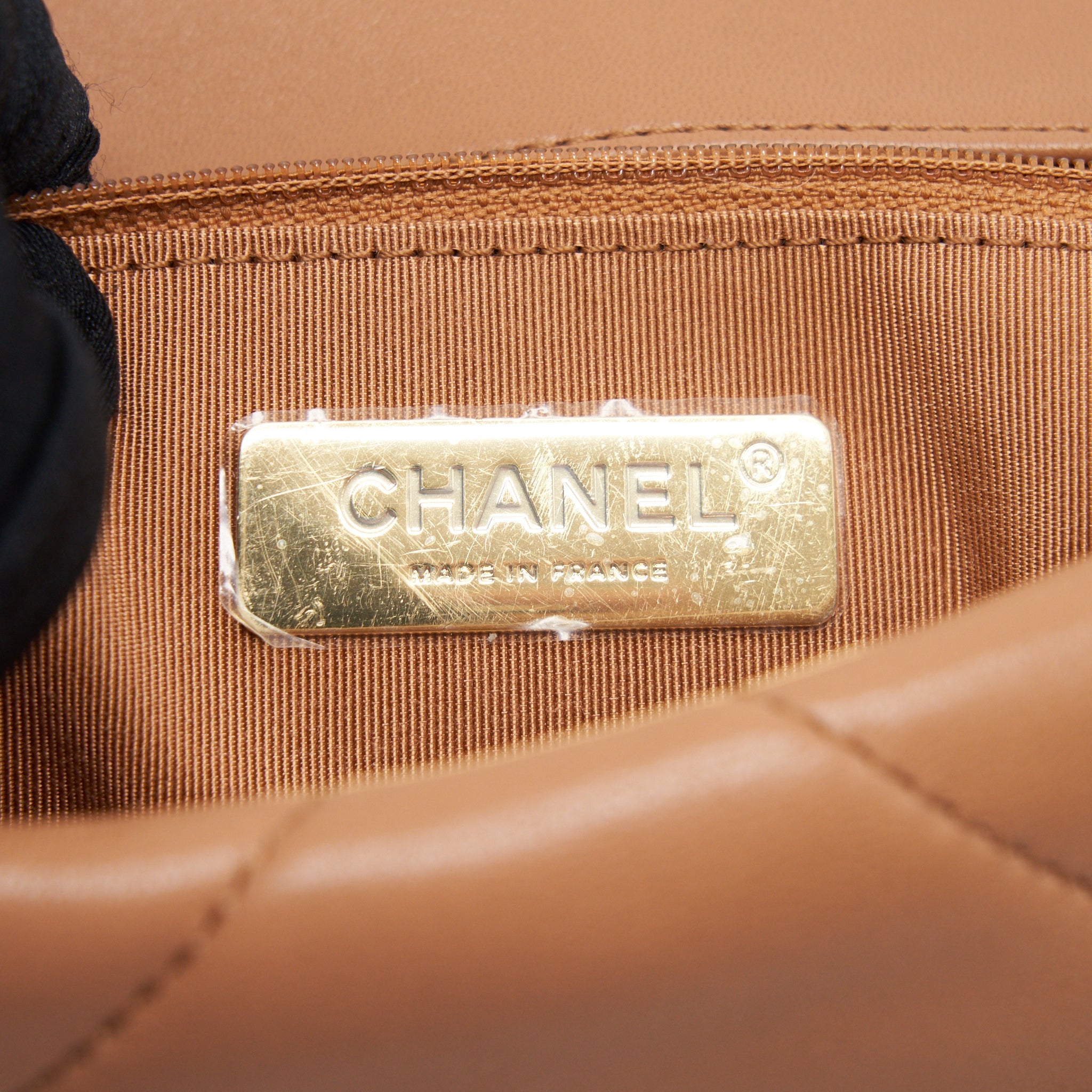 CHANEL 21K SMALL 19 FLAP BAG LAMBSKIN CARAMEL GHW(MICROCHIP)