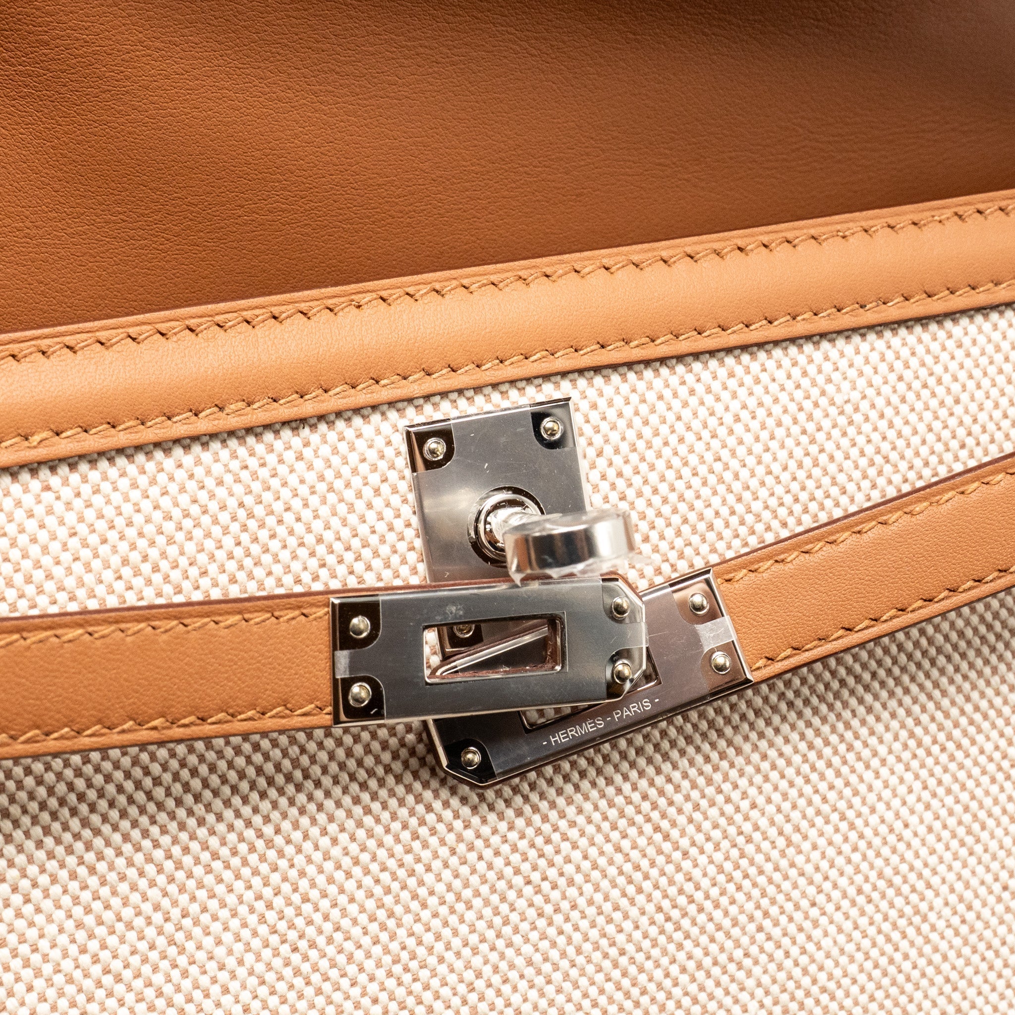 HERMES KELLY 25 TOILE H/SWIFT ECRU-BEIGE/GOLD SHW