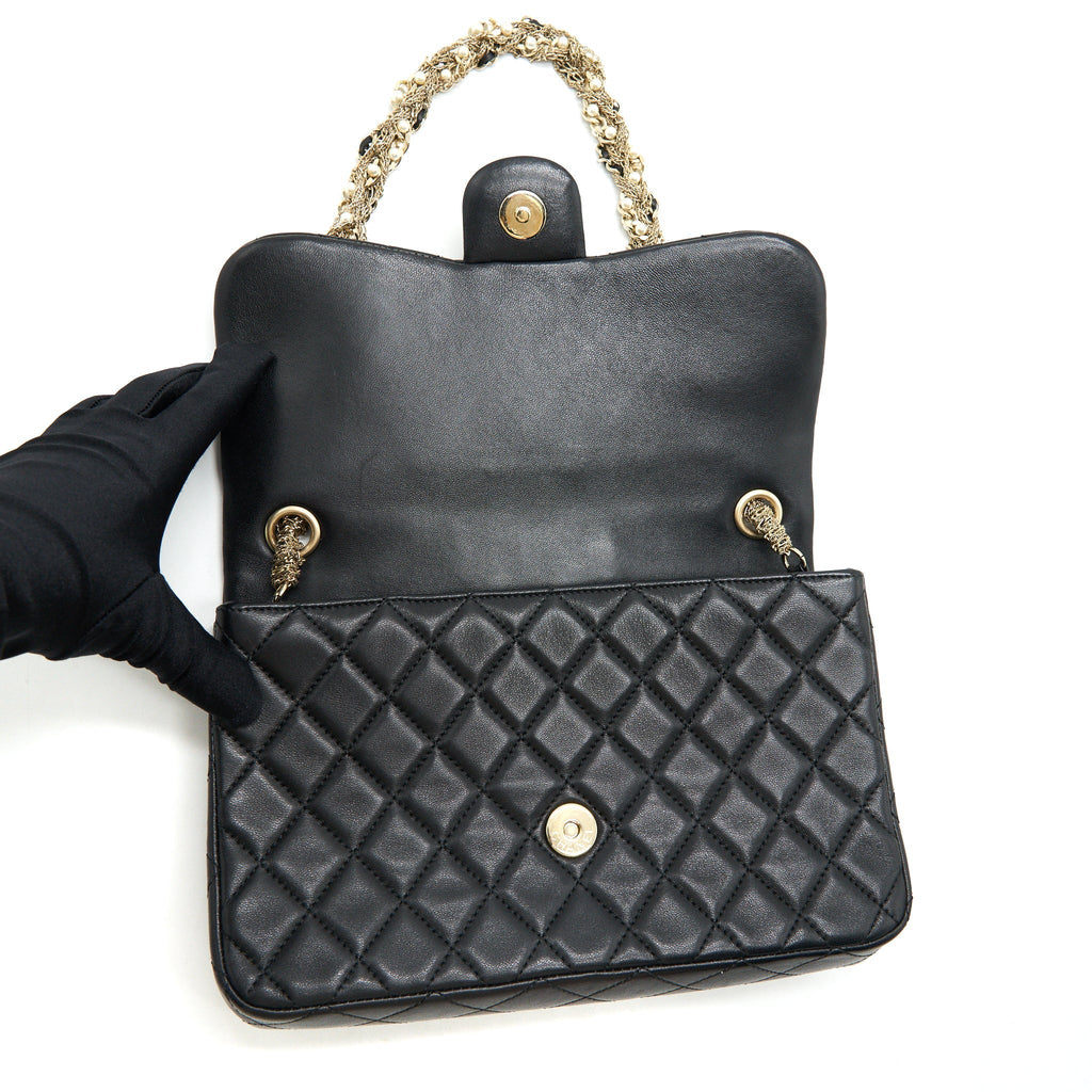 CHANEL QUILTED CC PEARL LOGO SHOULDER FLAP BAG WITH CHAIN
