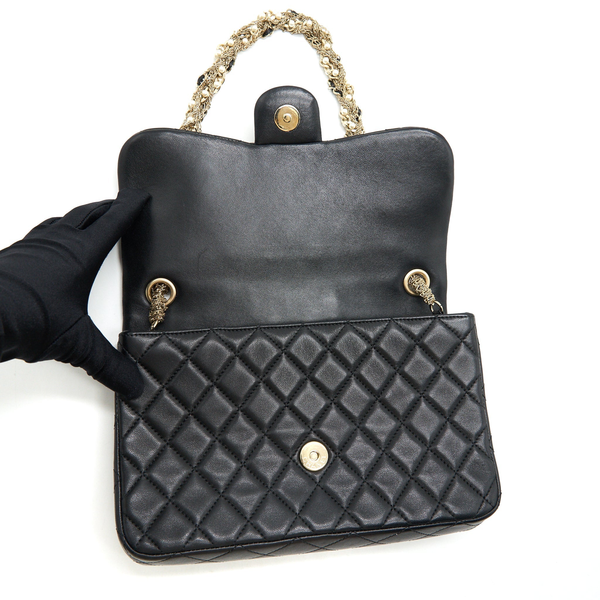 CHANEL QUILTED CC PEARL LOGO SHOULDER FLAP BAG WITH CHAIN