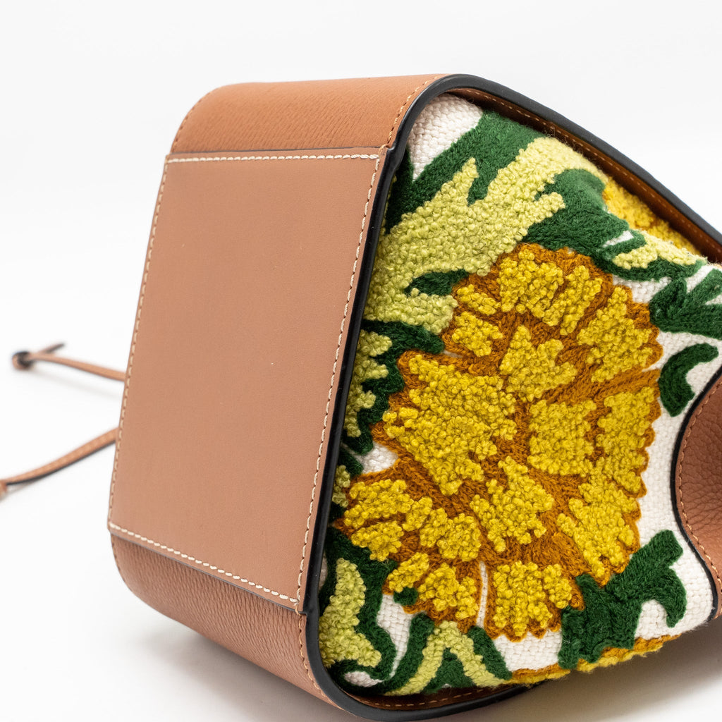 LOEWE X WILLIAM DE MORGAN MINI HAMMOCK FLORAL-EMBROIDERED SHOULDER BAG CALFSKIN TAN/ MULTICOLOUR GHW