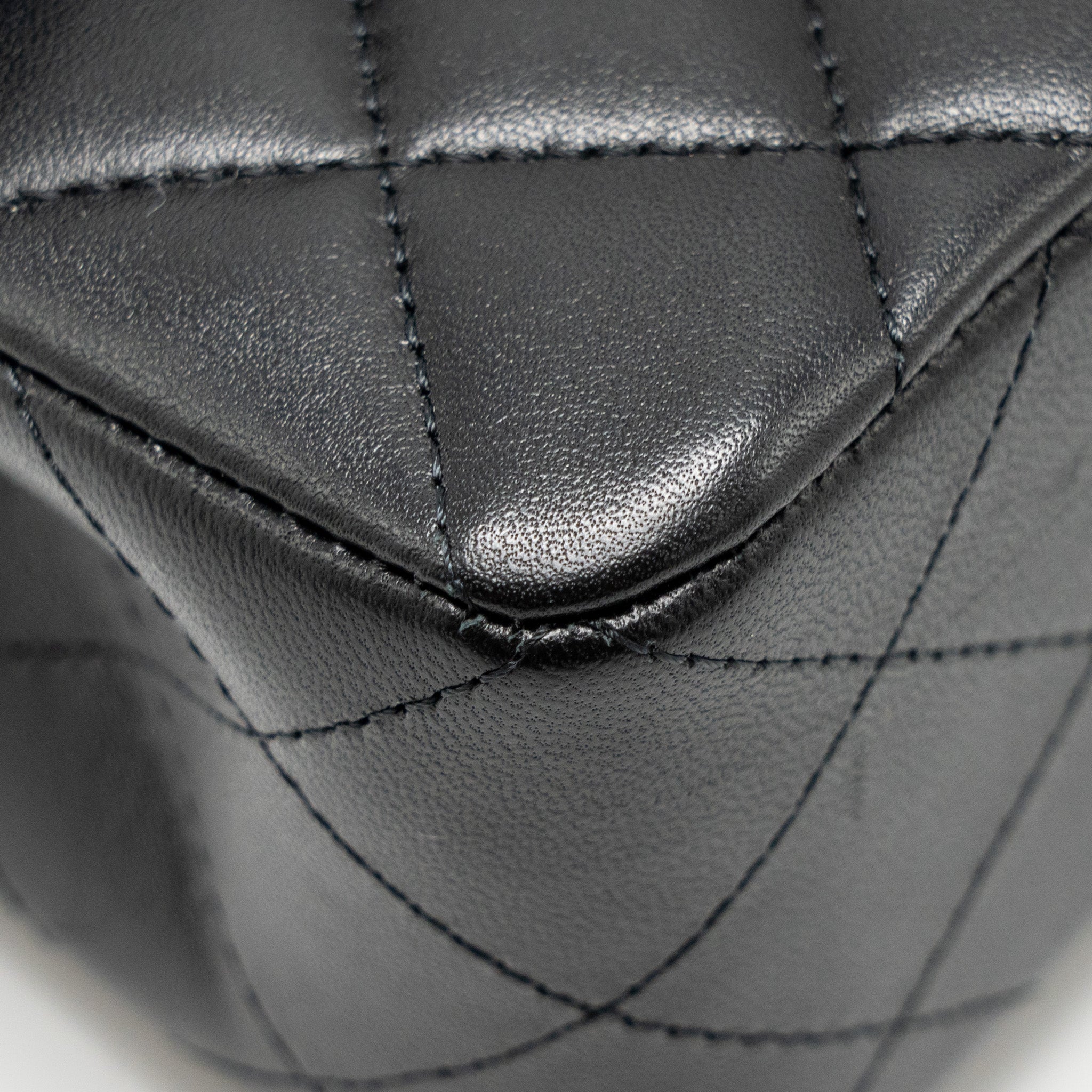 CHANEL SMALL CLASSIC DOUBLE FLAP BAG LAMBSKIN BLACK GHW(MICROCHIP)