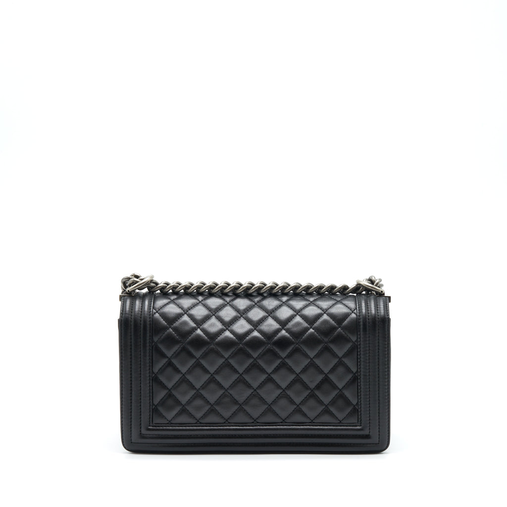 CHANEL MEDIUM BOY BAG CALFSKIN BLACK RUTHENIUM/BLACK HARDWARE